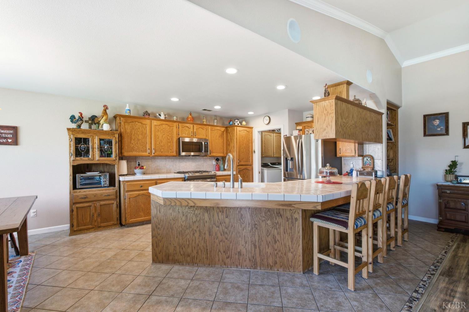 2108 Franklin Way, Hanford, CA 93230