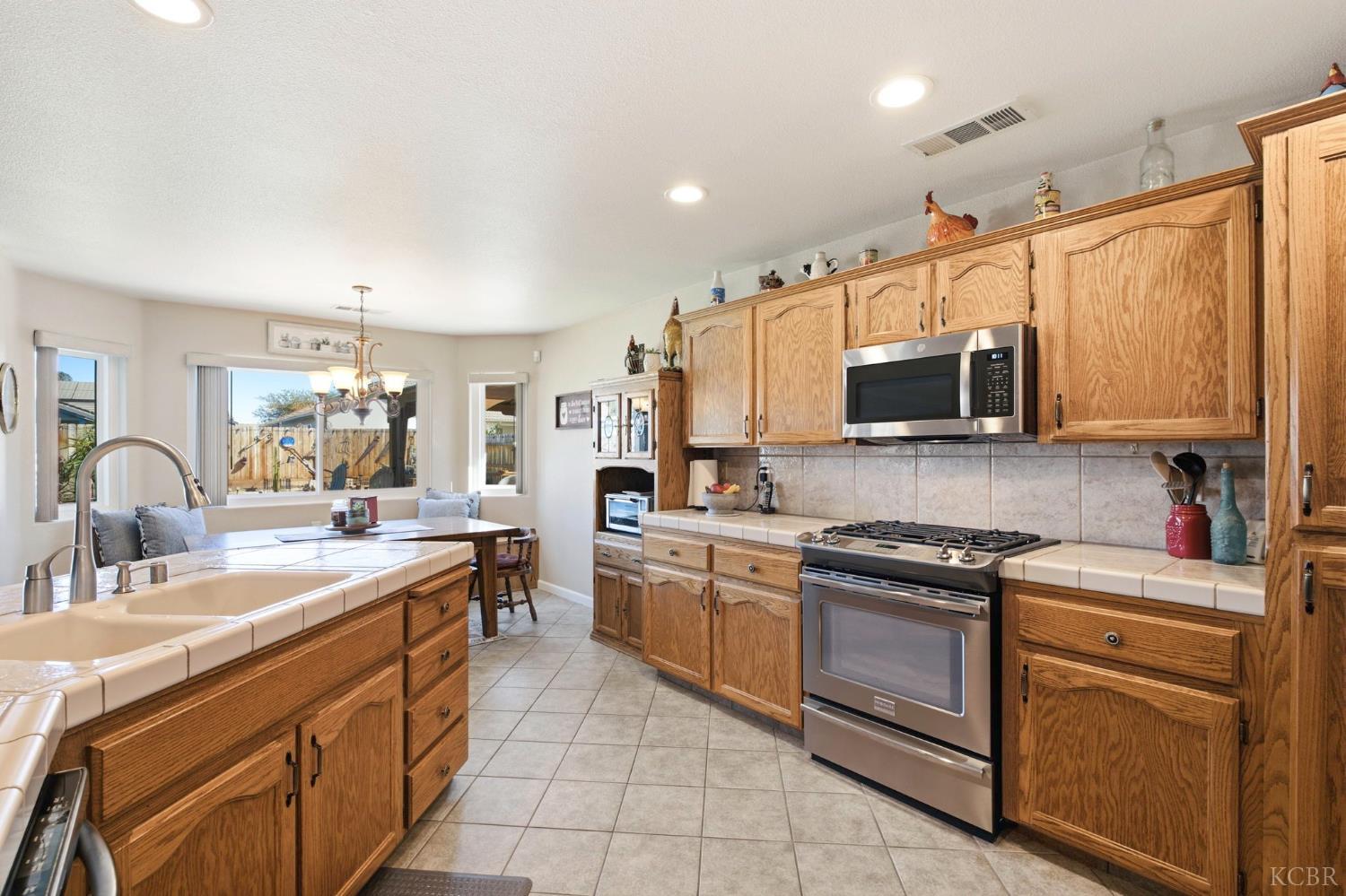 2108 Franklin Way, Hanford, CA 93230