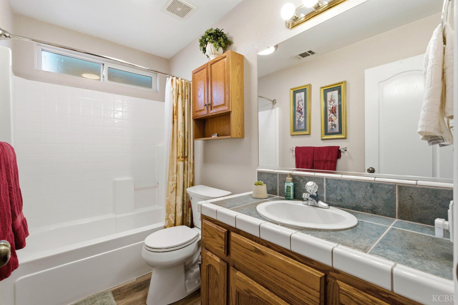2108 Franklin Way, Hanford, CA 93230