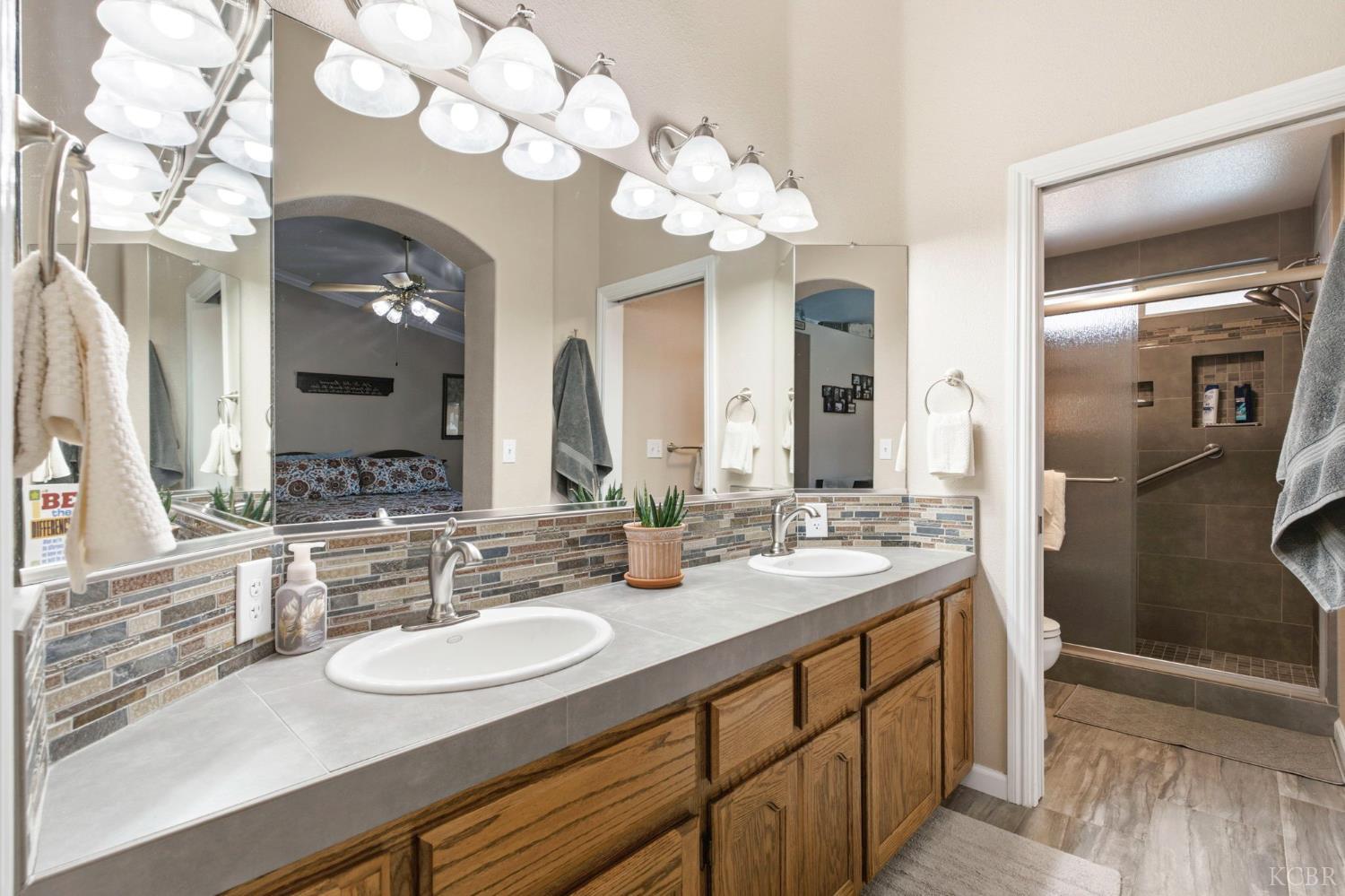 2108 Franklin Way, Hanford, CA 93230