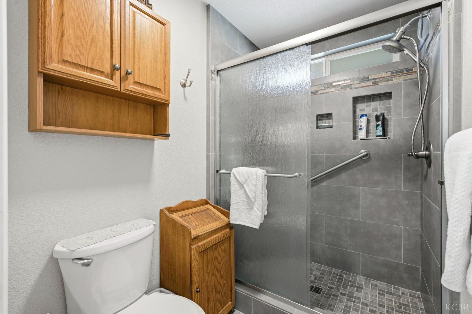 2108 Franklin Way, Hanford, CA 93230