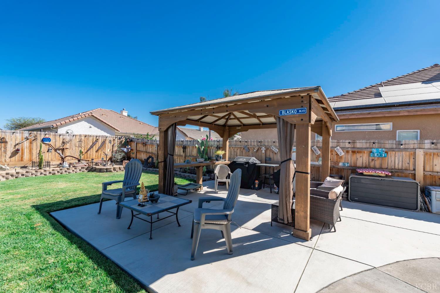 2108 Franklin Way, Hanford, CA 93230