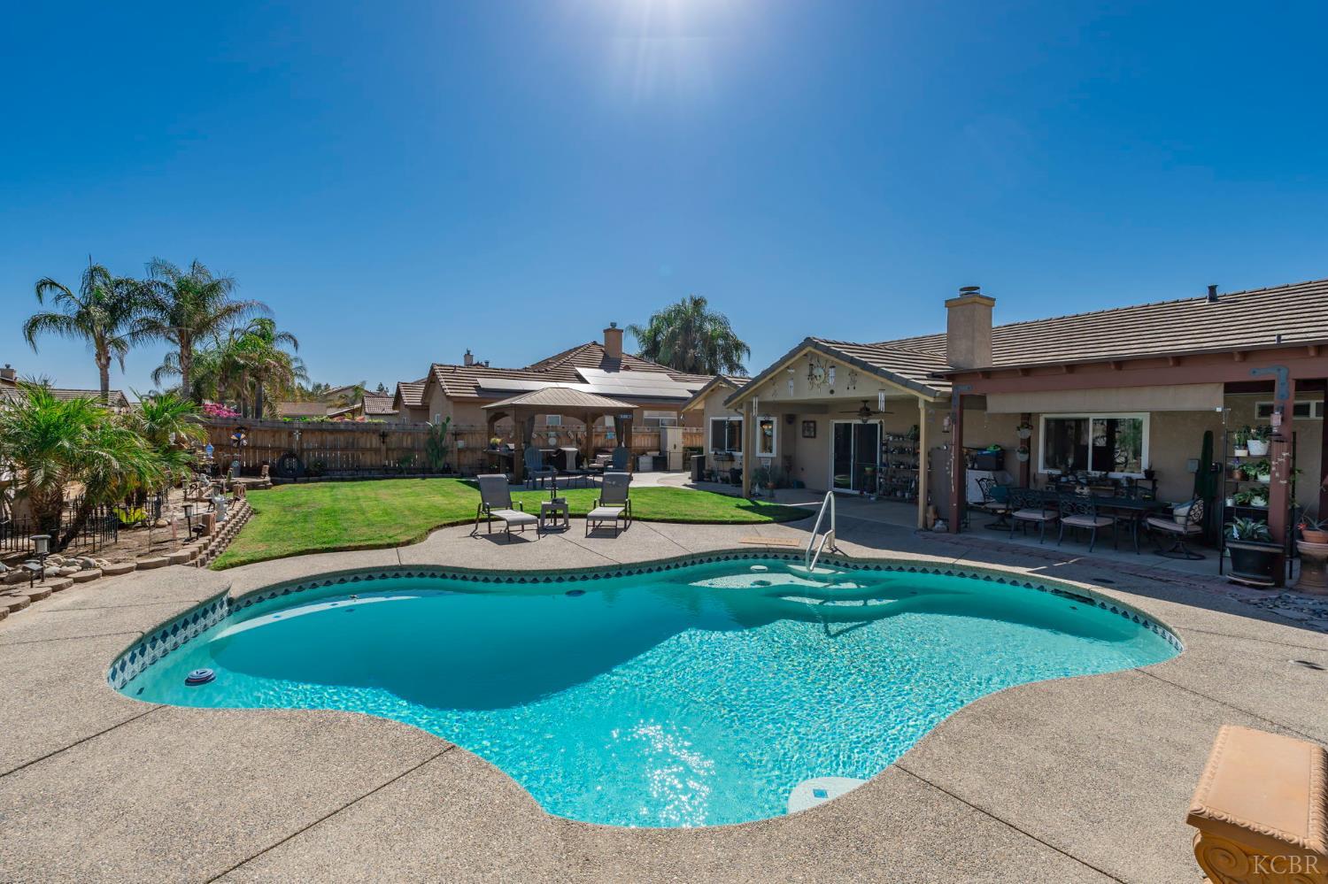2108 Franklin Way, Hanford, CA 93230