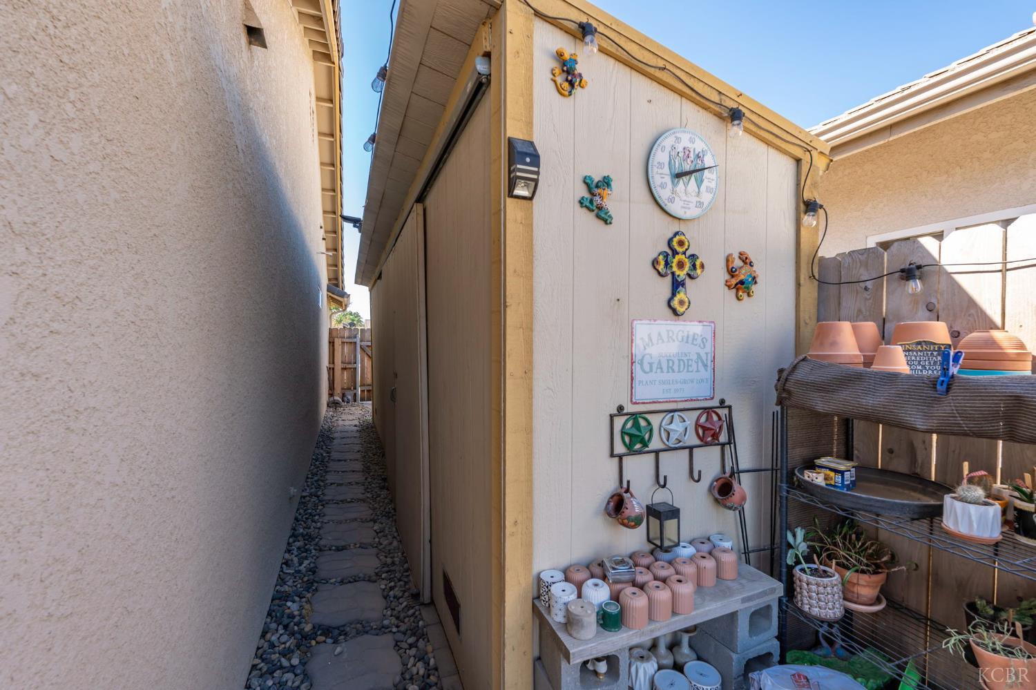 2108 Franklin Way, Hanford, CA 93230