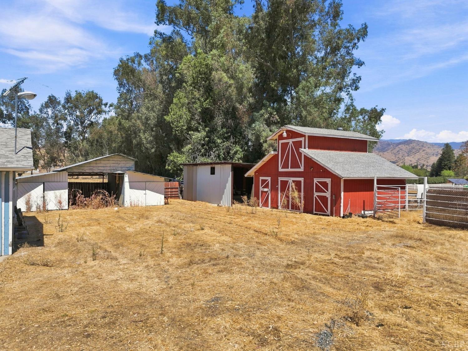 30764 Ave 176, Springville, CA 93265
