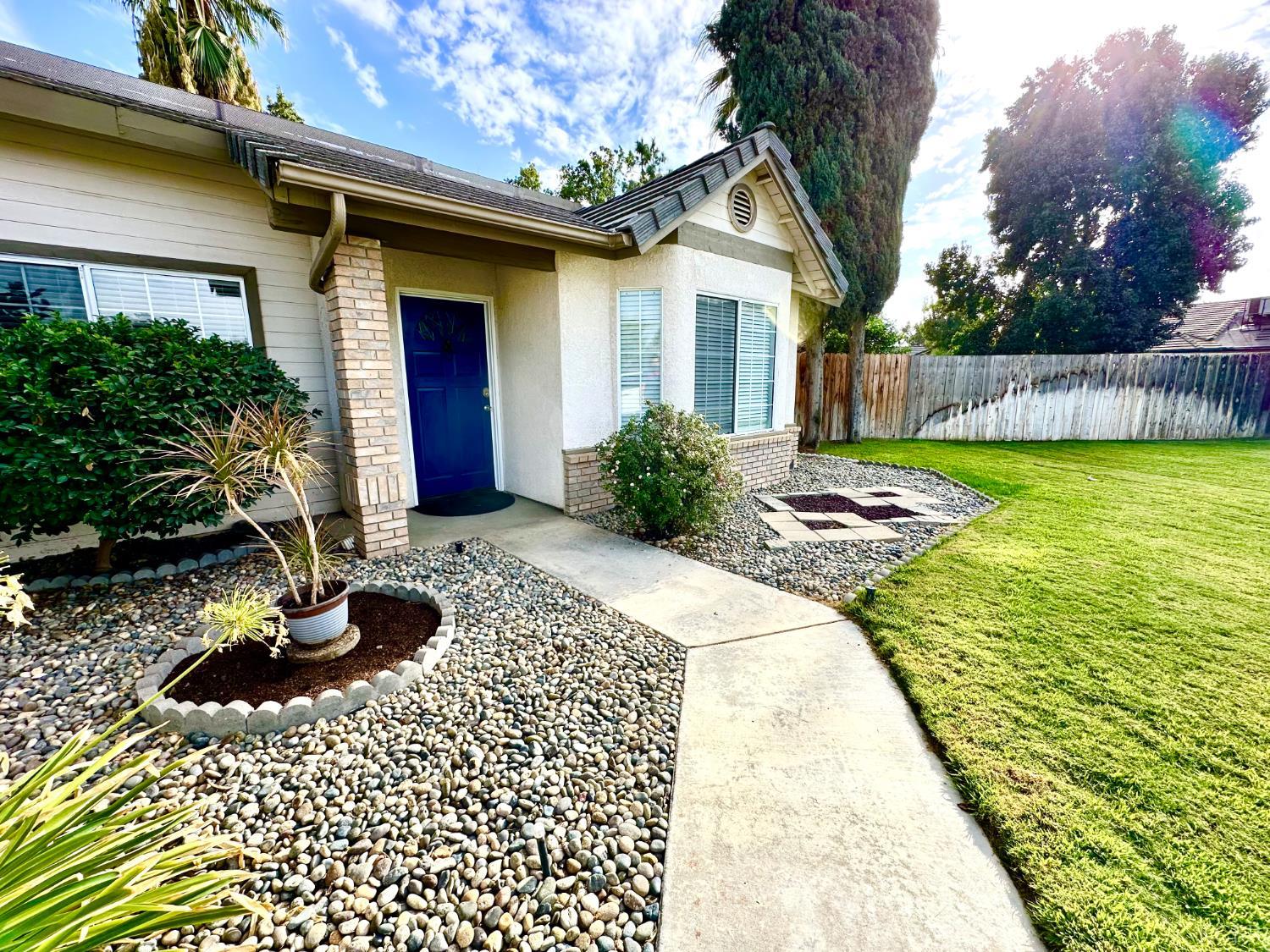 785 Heath Ct, Lemoore, CA 93245