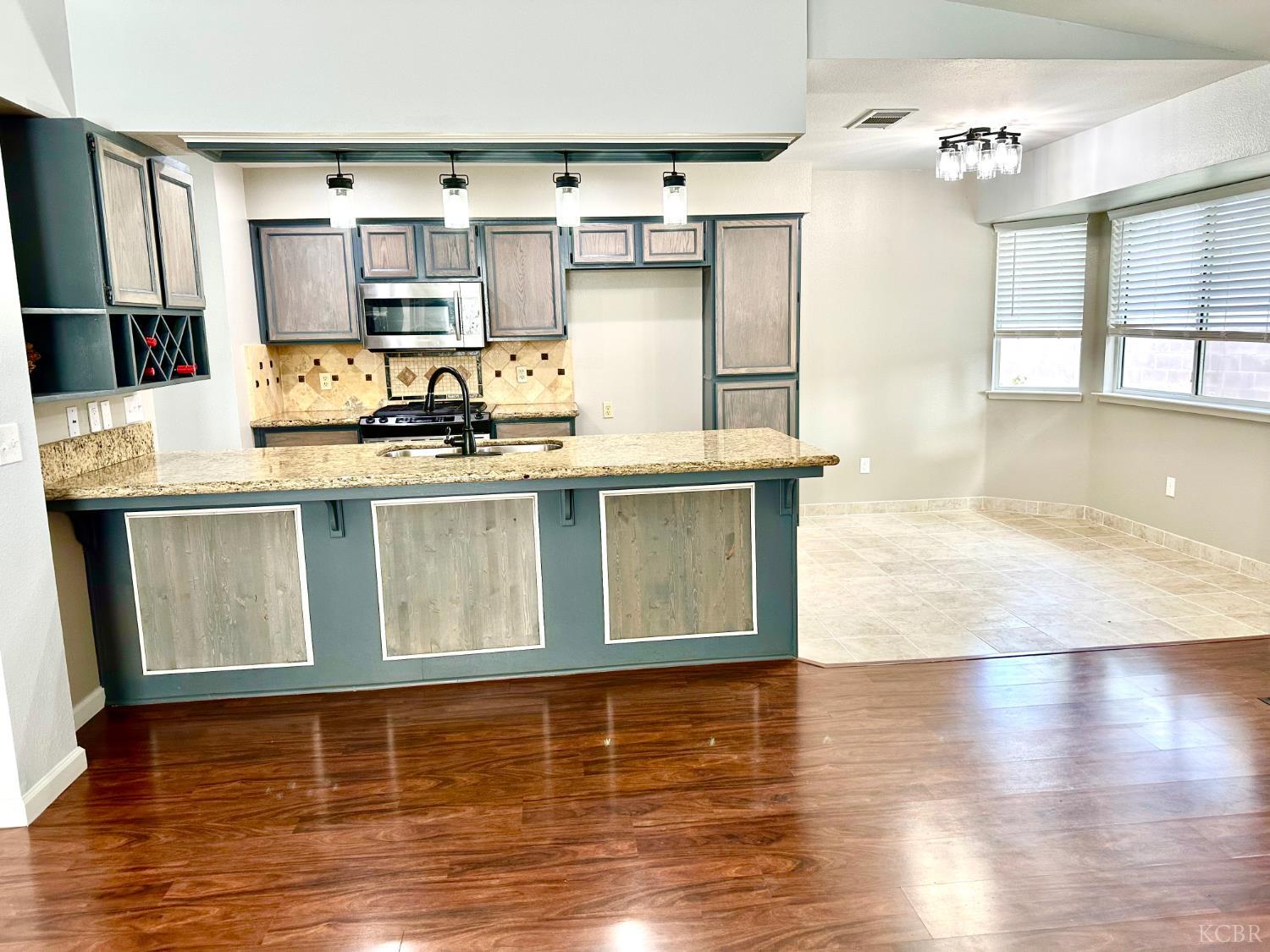 785 Heath Ct, Lemoore, CA 93245