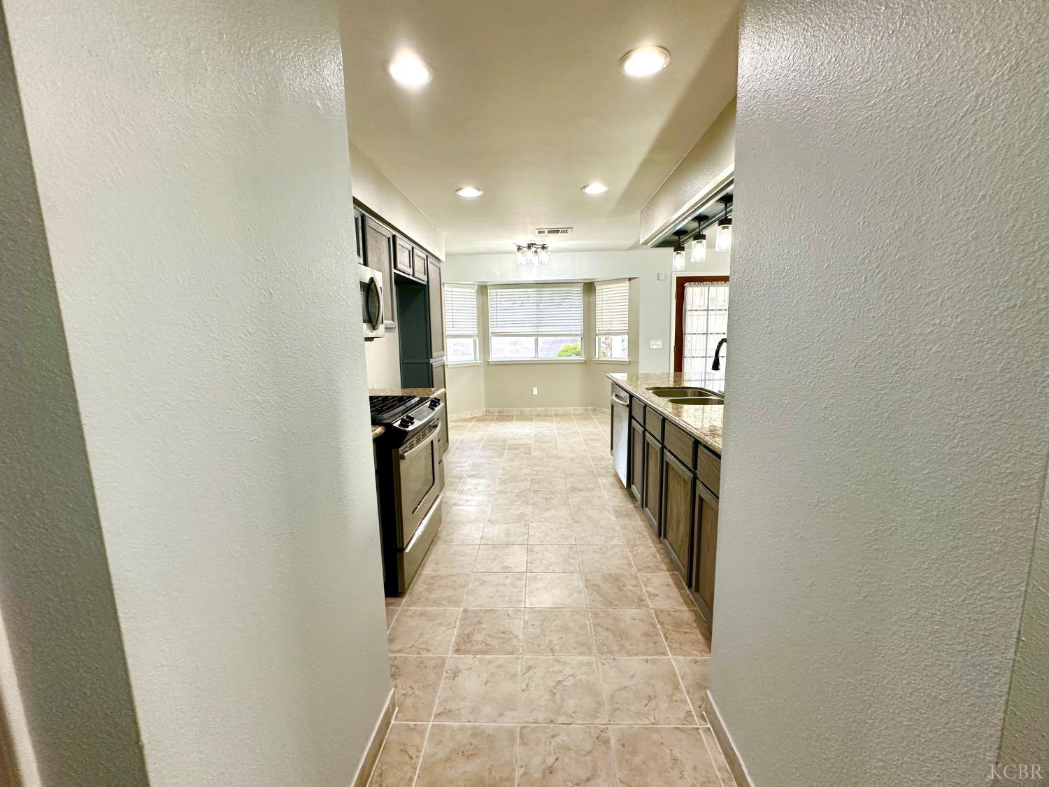 785 Heath Ct, Lemoore, CA 93245