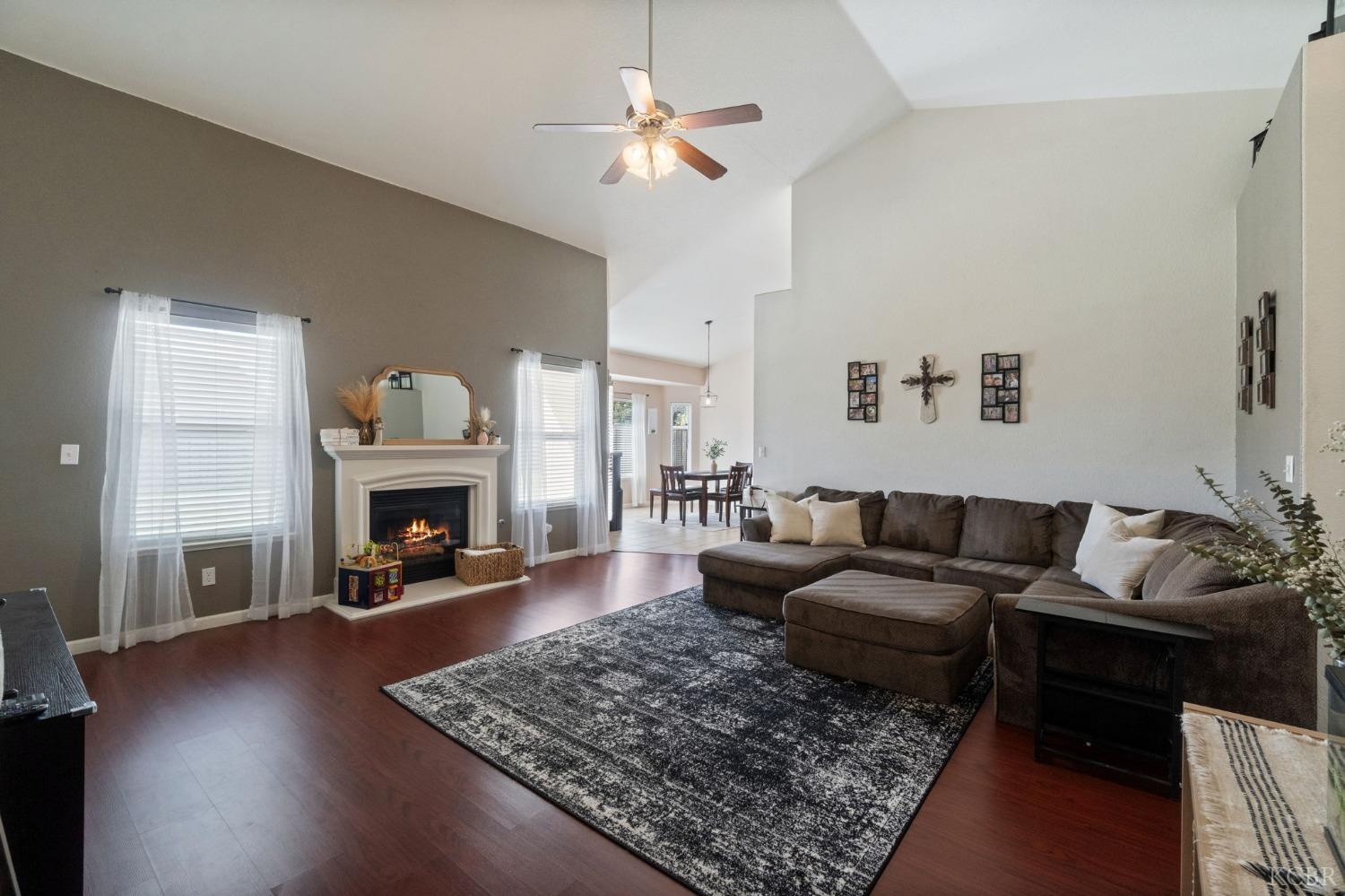 1113 Avalon Dr, Lemoore, CA 93245
