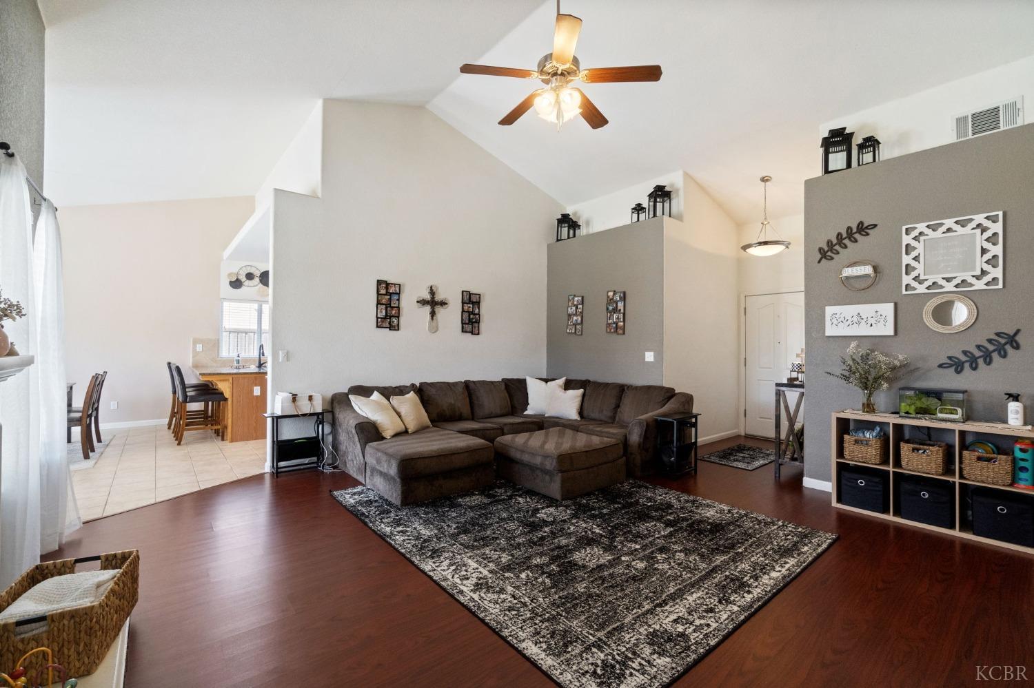 1113 Avalon Dr, Lemoore, CA 93245