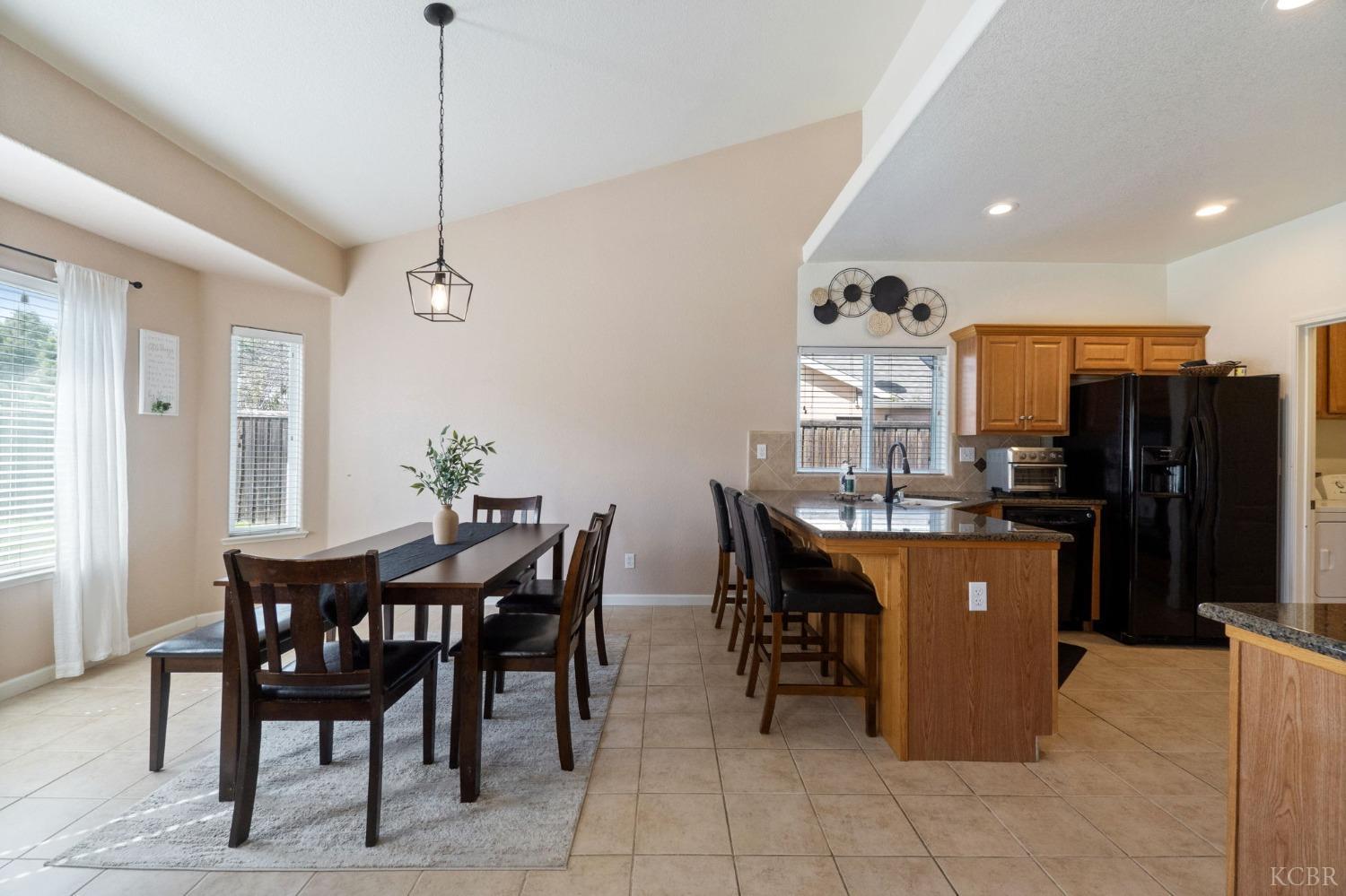 1113 Avalon Dr, Lemoore, CA 93245