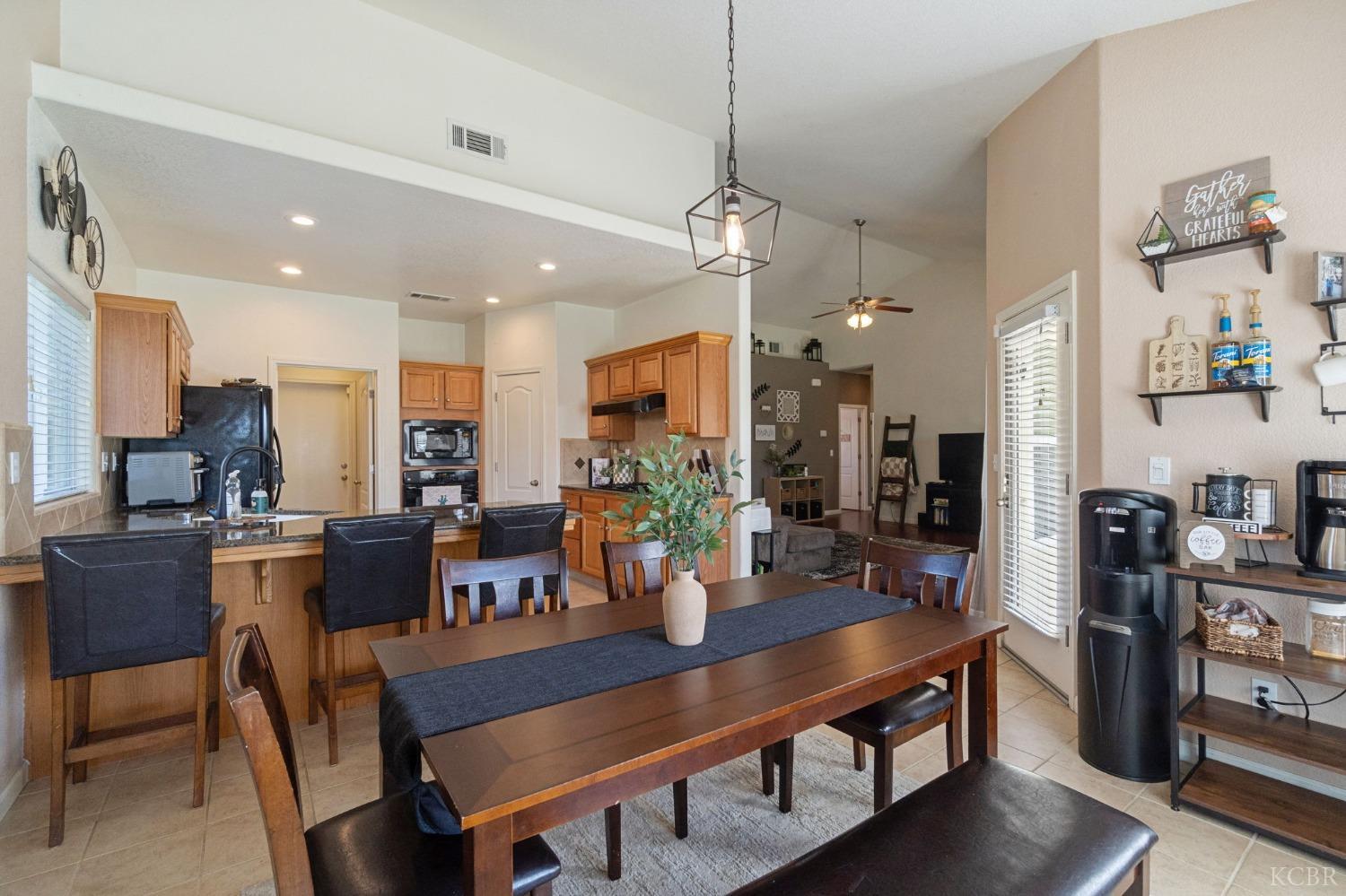 1113 Avalon Dr, Lemoore, CA 93245
