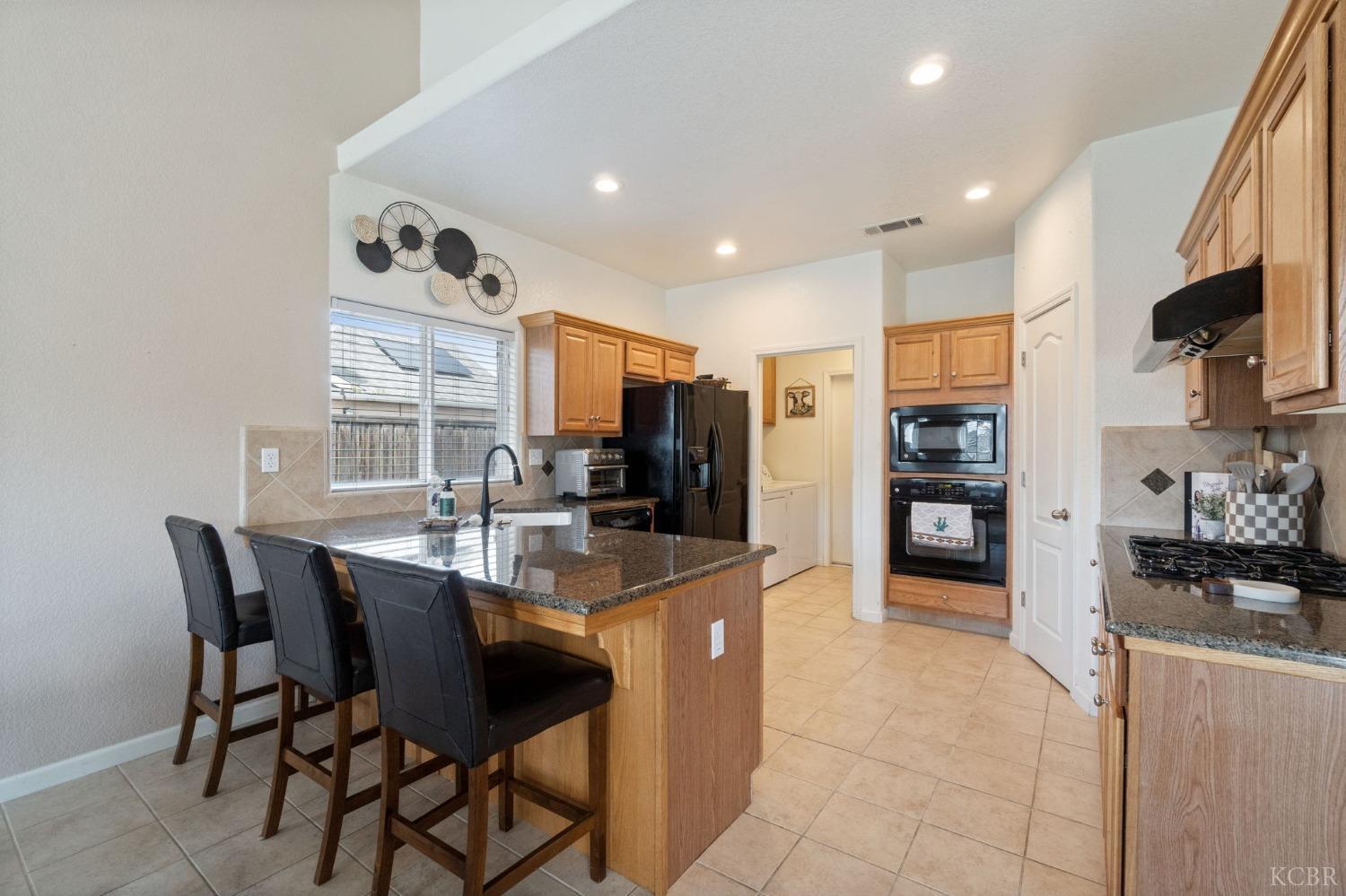 1113 Avalon Dr, Lemoore, CA 93245