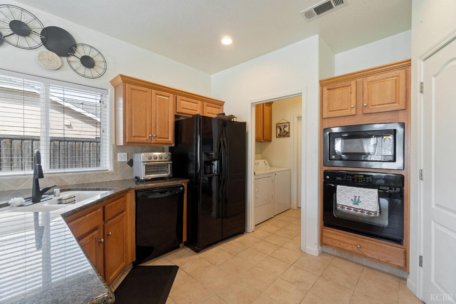 1113 Avalon Dr, Lemoore, CA 93245