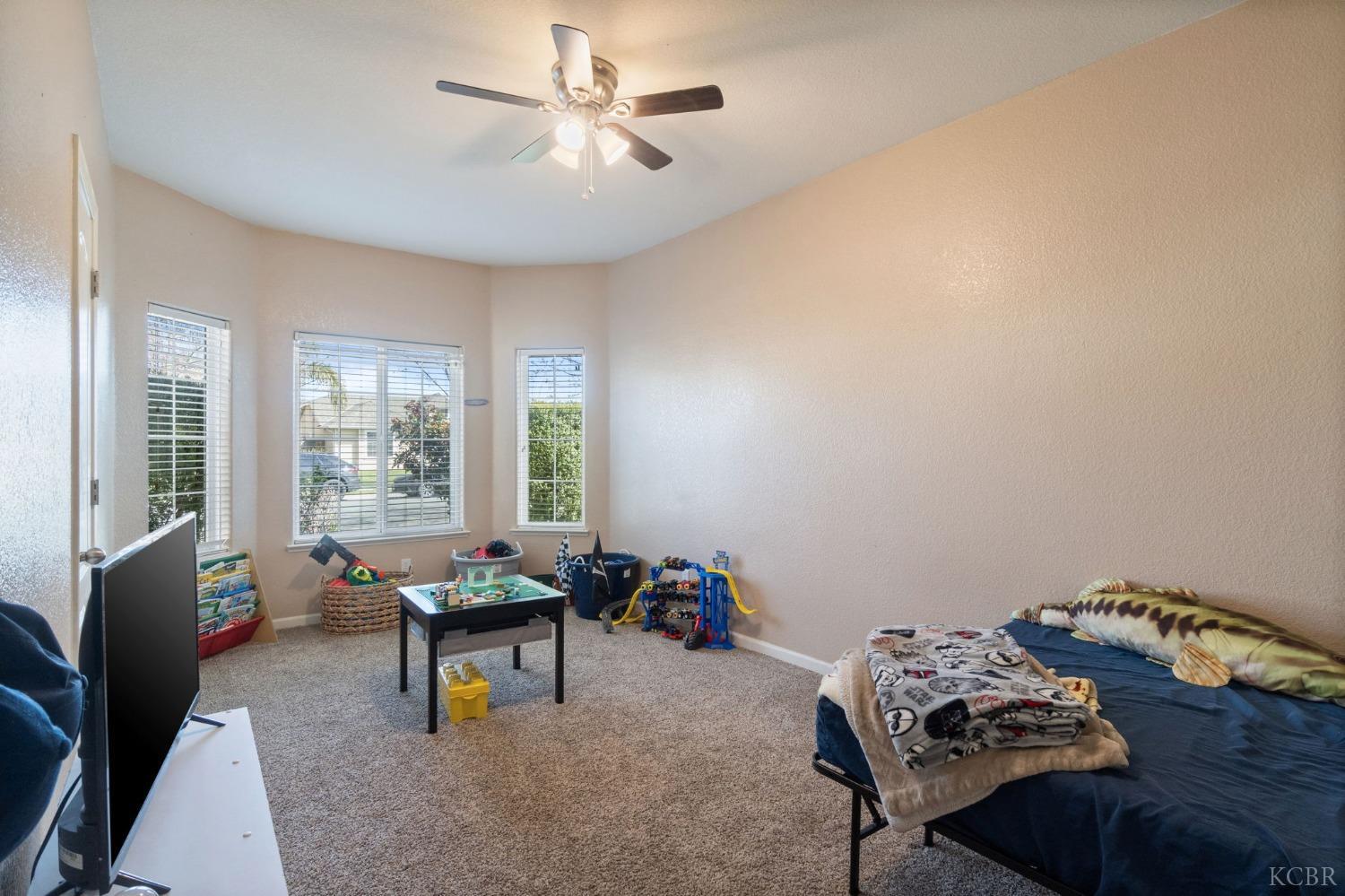 1113 Avalon Dr, Lemoore, CA 93245