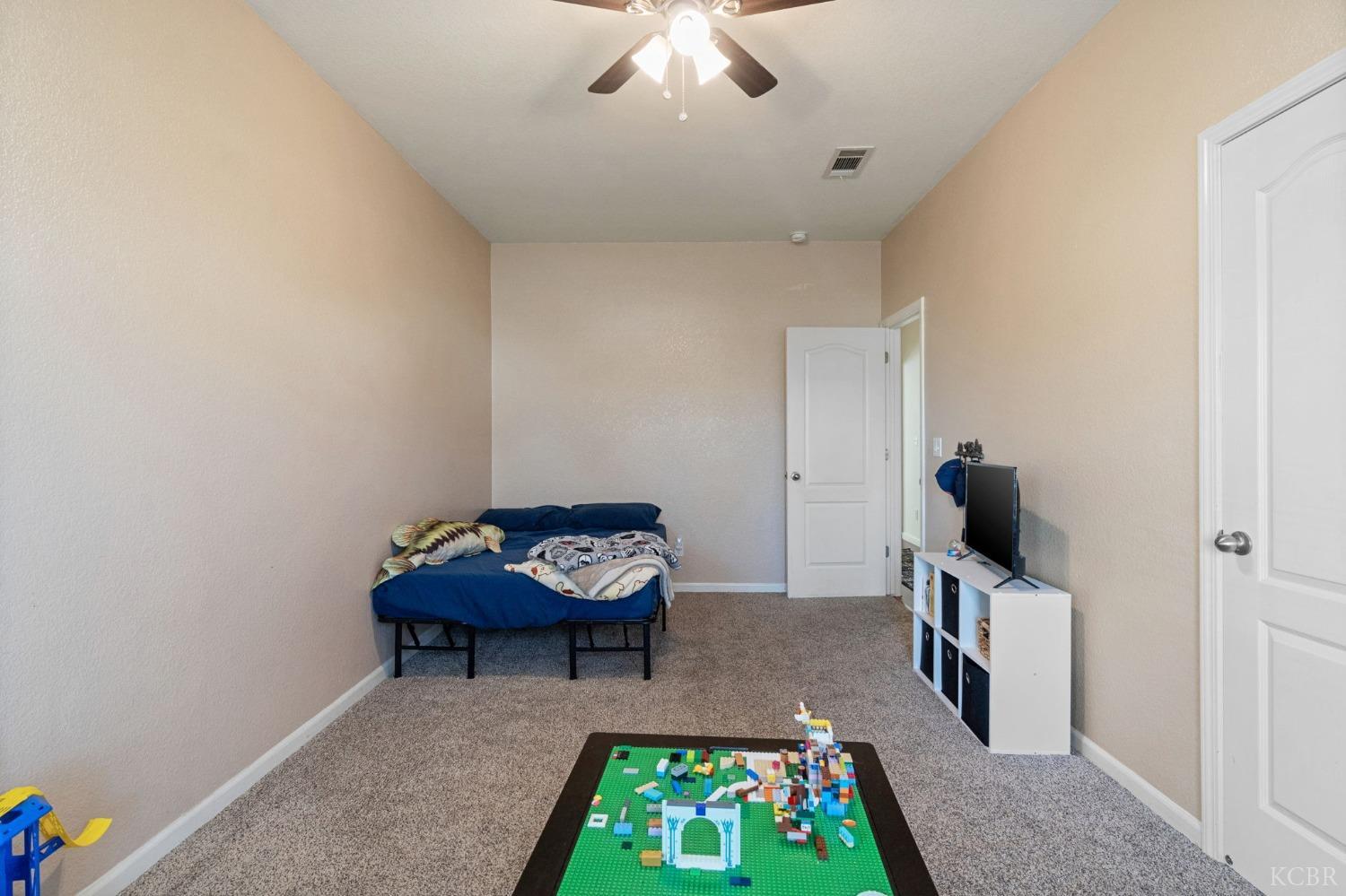 1113 Avalon Dr, Lemoore, CA 93245
