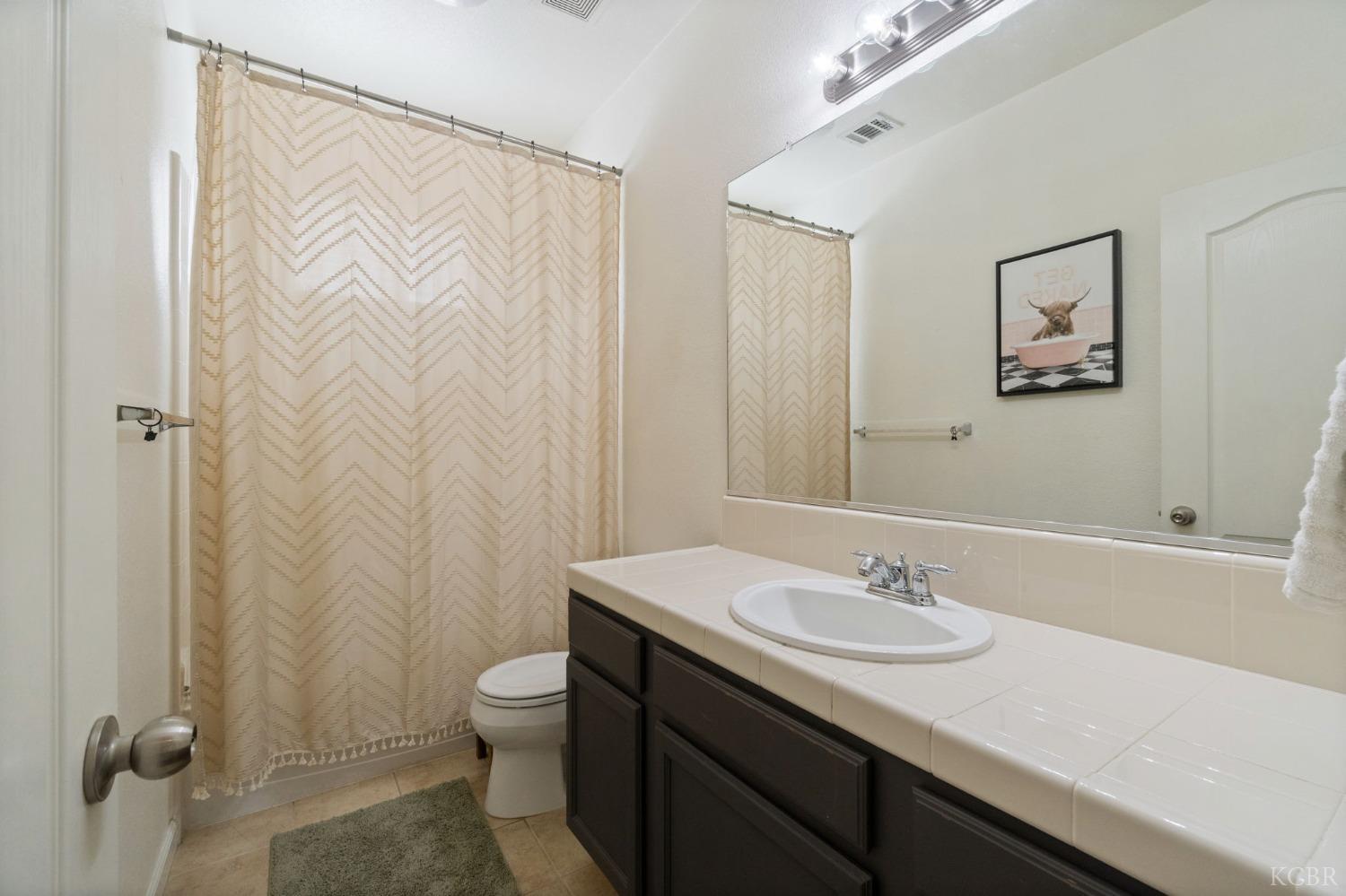 1113 Avalon Dr, Lemoore, CA 93245