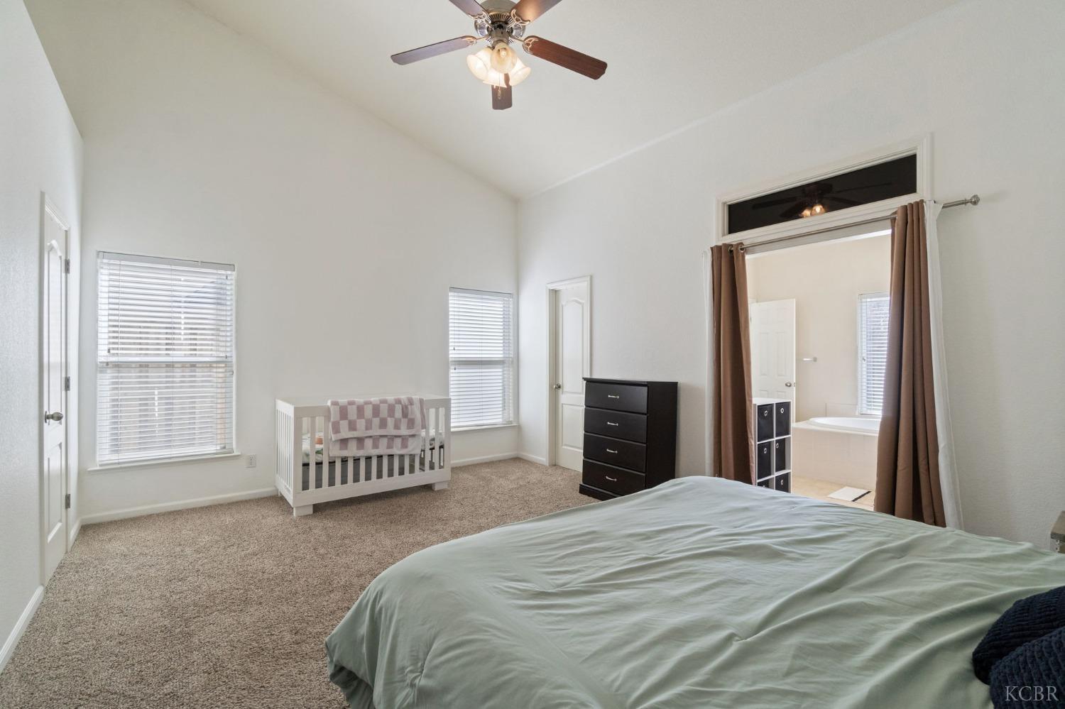 1113 Avalon Dr, Lemoore, CA 93245