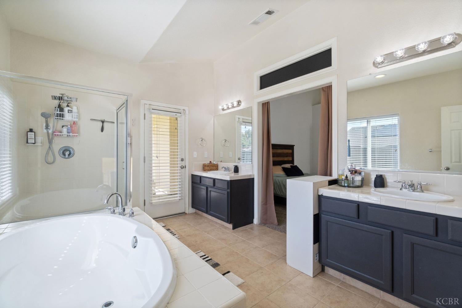 1113 Avalon Dr, Lemoore, CA 93245