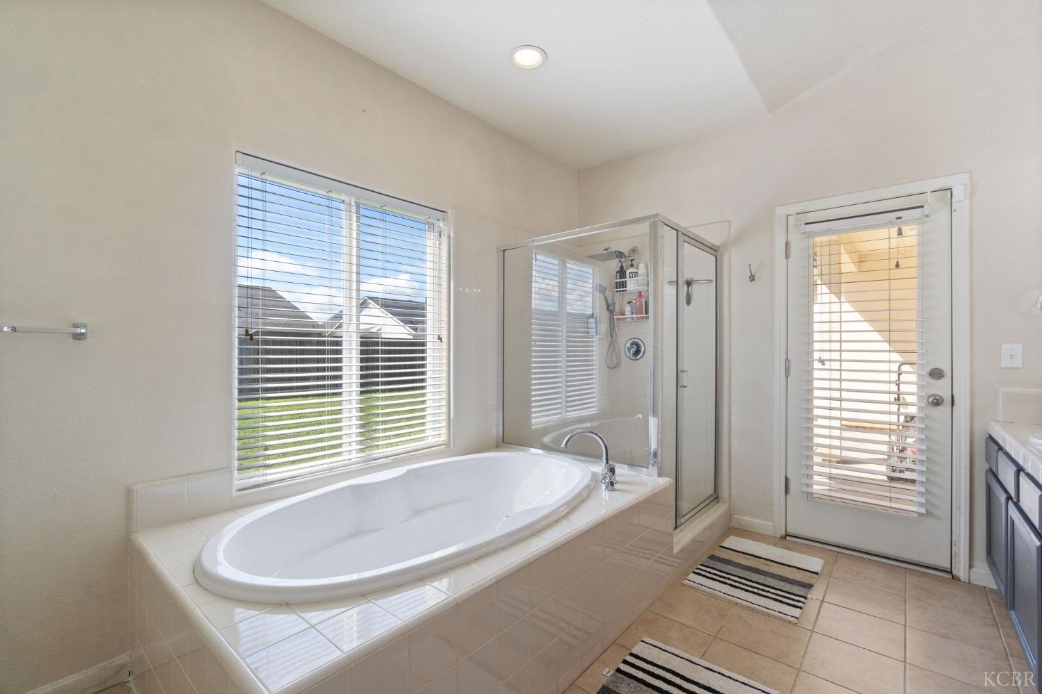 1113 Avalon Dr, Lemoore, CA 93245