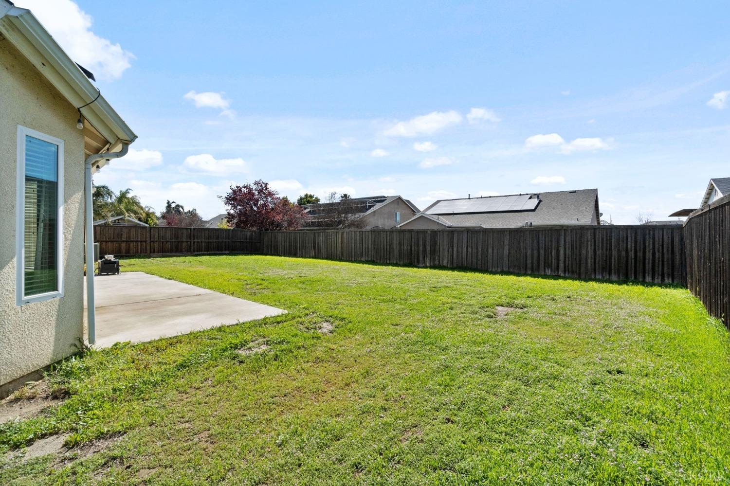 1113 Avalon Dr, Lemoore, CA 93245