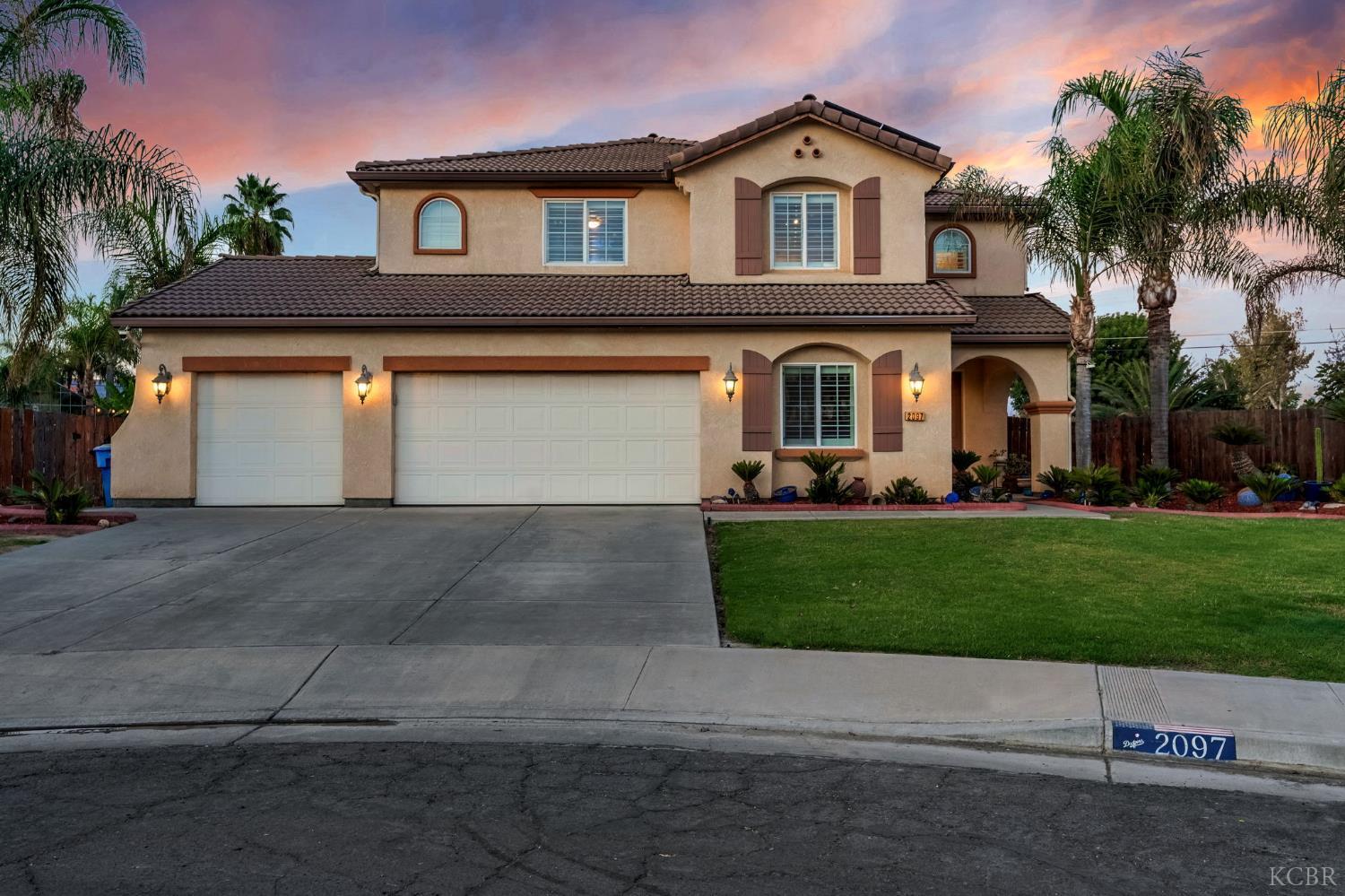 2097 N Zinfandel Dr, Hanford, CA 93230