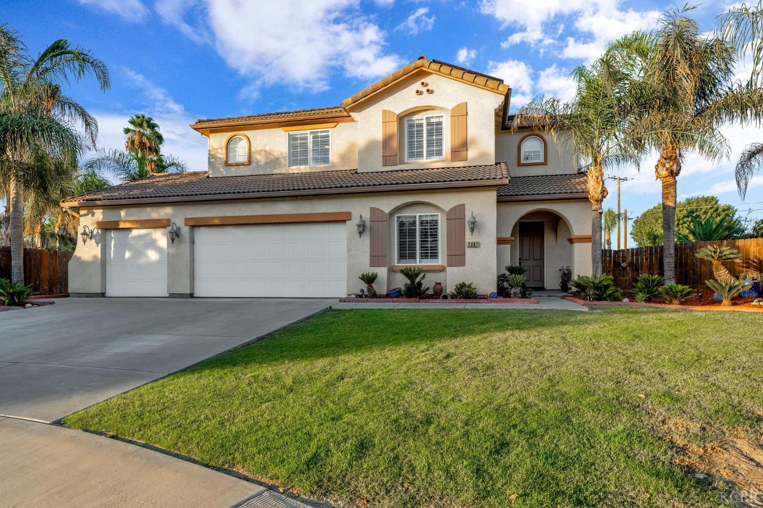 2097 N Zinfandel Dr, Hanford, CA 93230