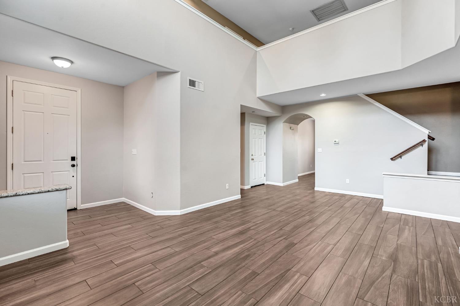 2097 N Zinfandel Dr, Hanford, CA 93230