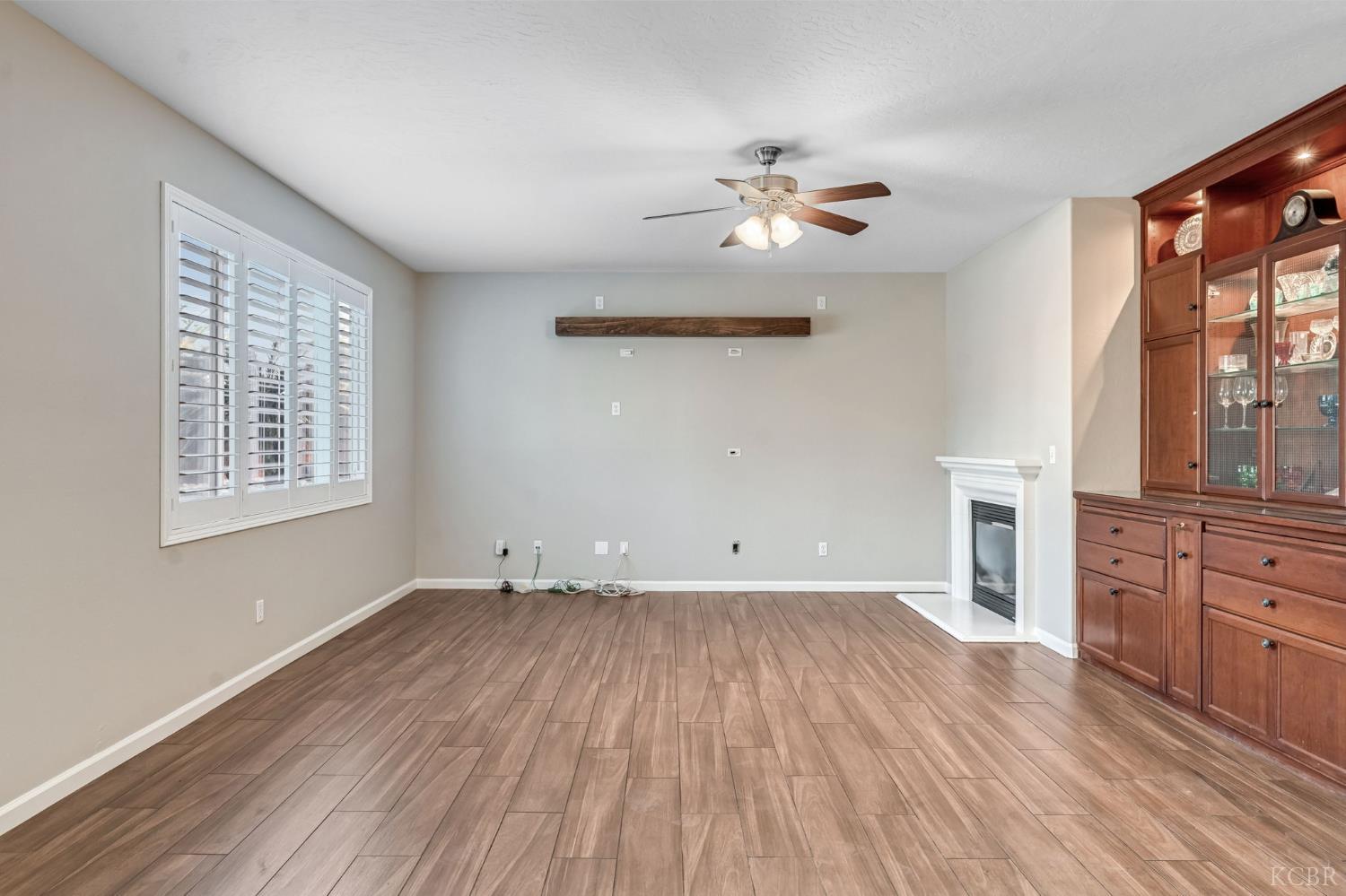 2097 N Zinfandel Dr, Hanford, CA 93230