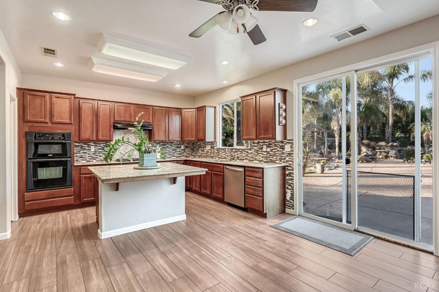 2097 N Zinfandel Dr, Hanford, CA 93230