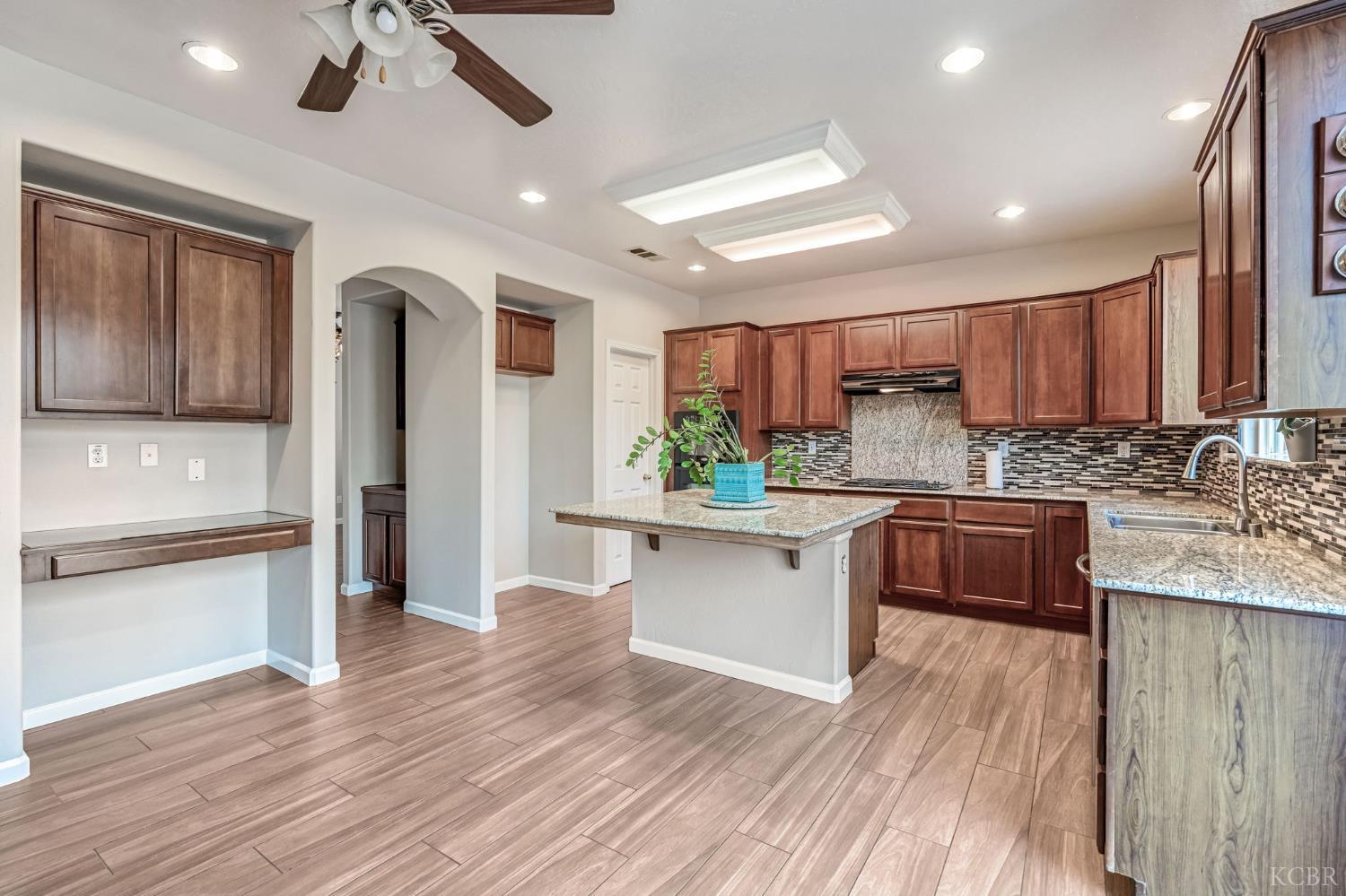 2097 N Zinfandel Dr, Hanford, CA 93230