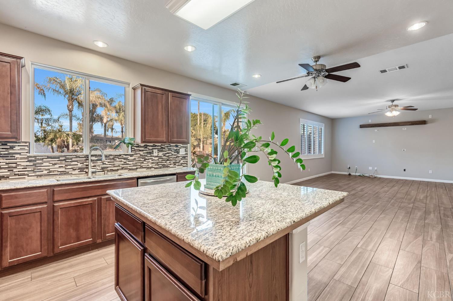 2097 N Zinfandel Dr, Hanford, CA 93230
