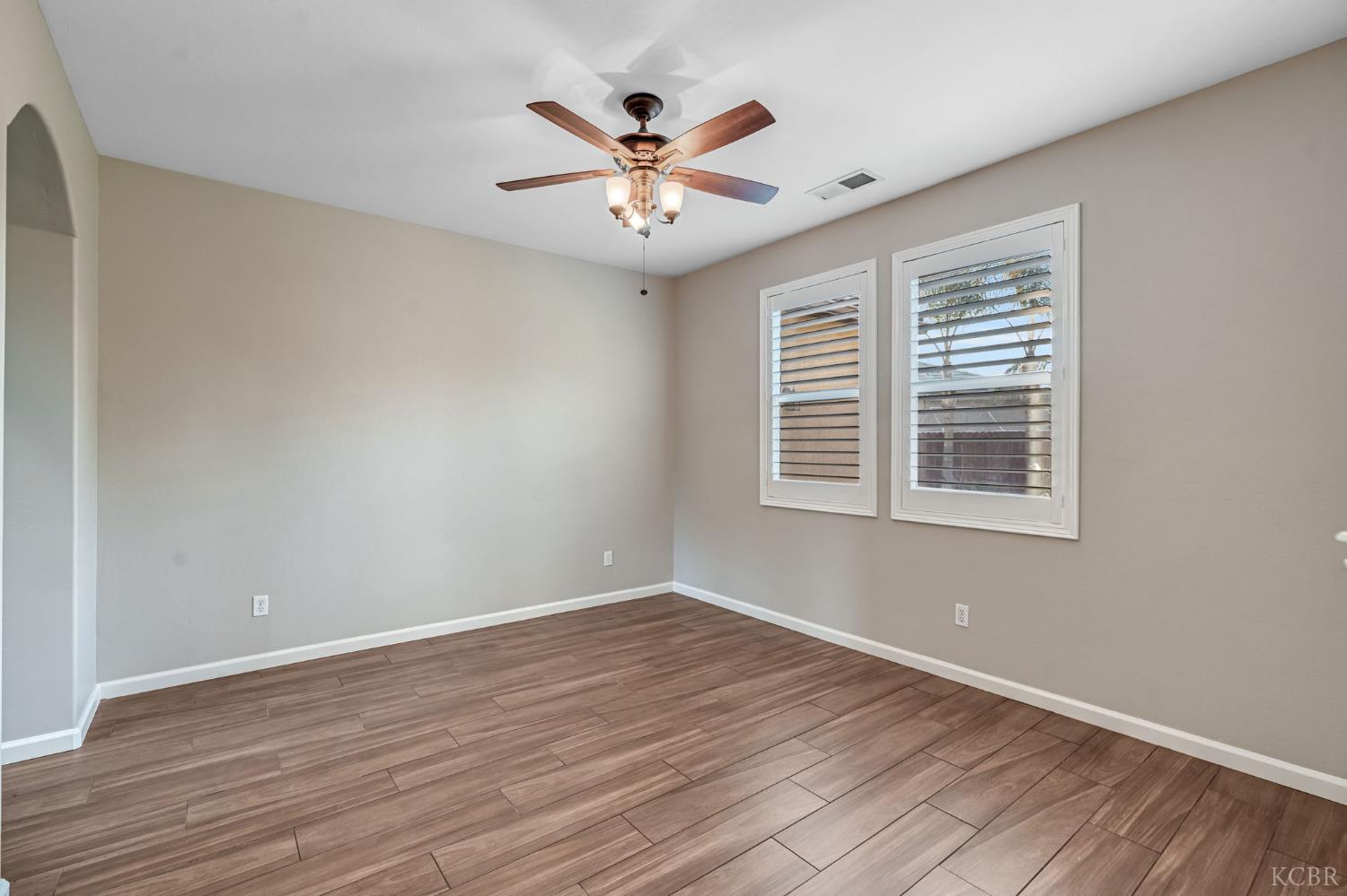 2097 N Zinfandel Dr, Hanford, CA 93230