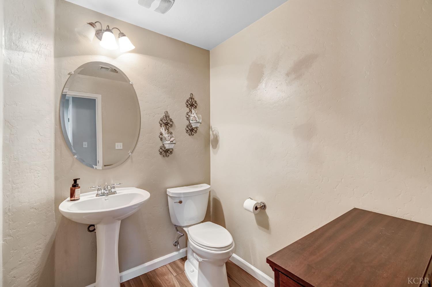2097 N Zinfandel Dr, Hanford, CA 93230