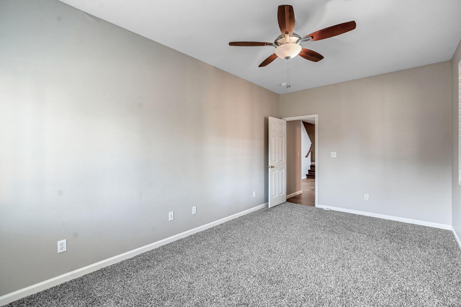2097 N Zinfandel Dr, Hanford, CA 93230