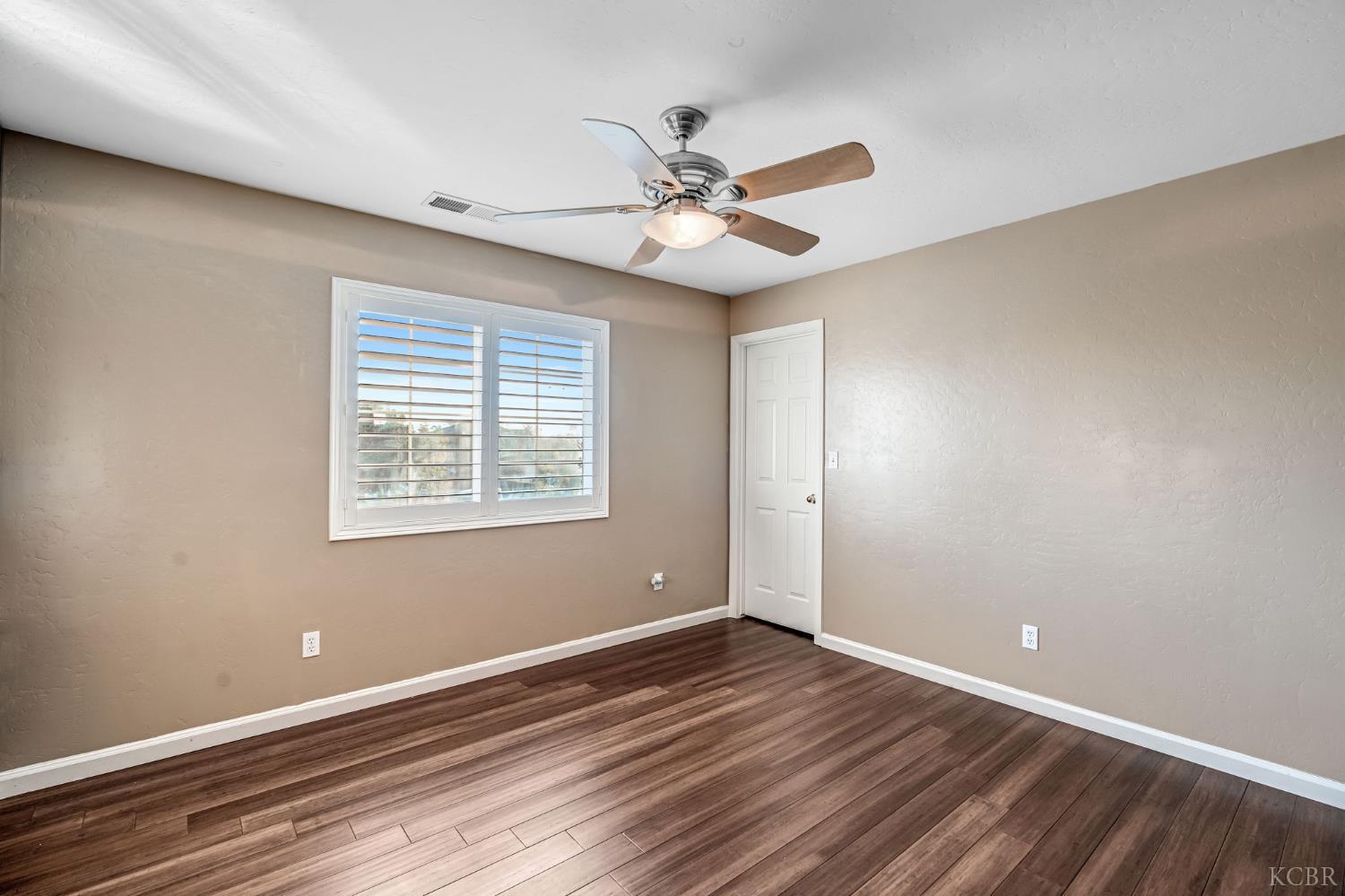 2097 N Zinfandel Dr, Hanford, CA 93230