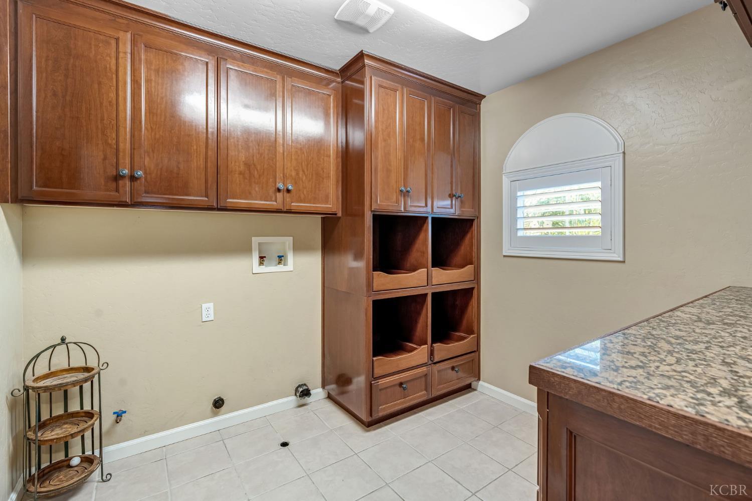 2097 N Zinfandel Dr, Hanford, CA 93230