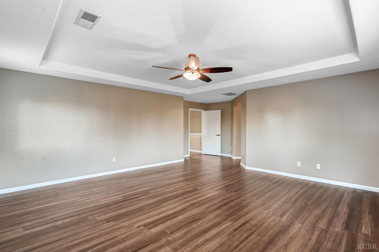 2097 N Zinfandel Dr, Hanford, CA 93230