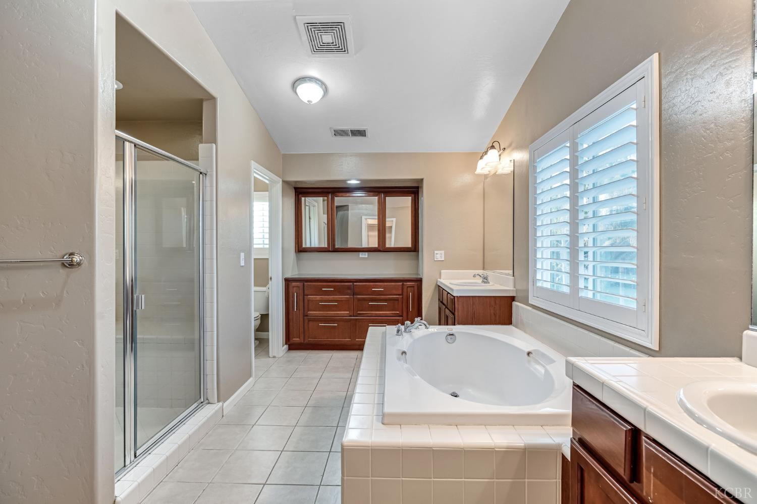 2097 N Zinfandel Dr, Hanford, CA 93230