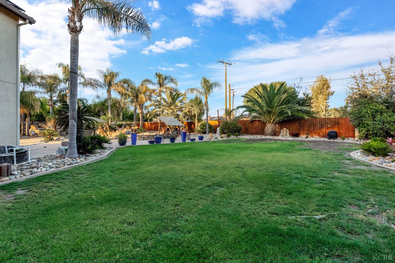 2097 N Zinfandel Dr, Hanford, CA 93230