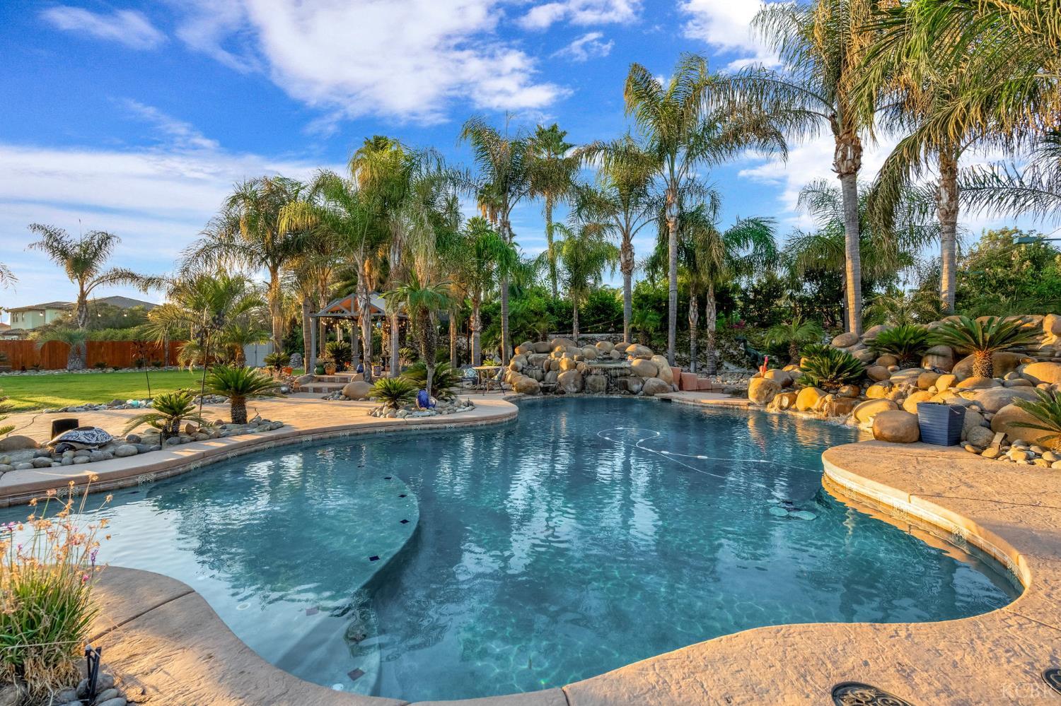 2097 N Zinfandel Dr, Hanford, CA 93230