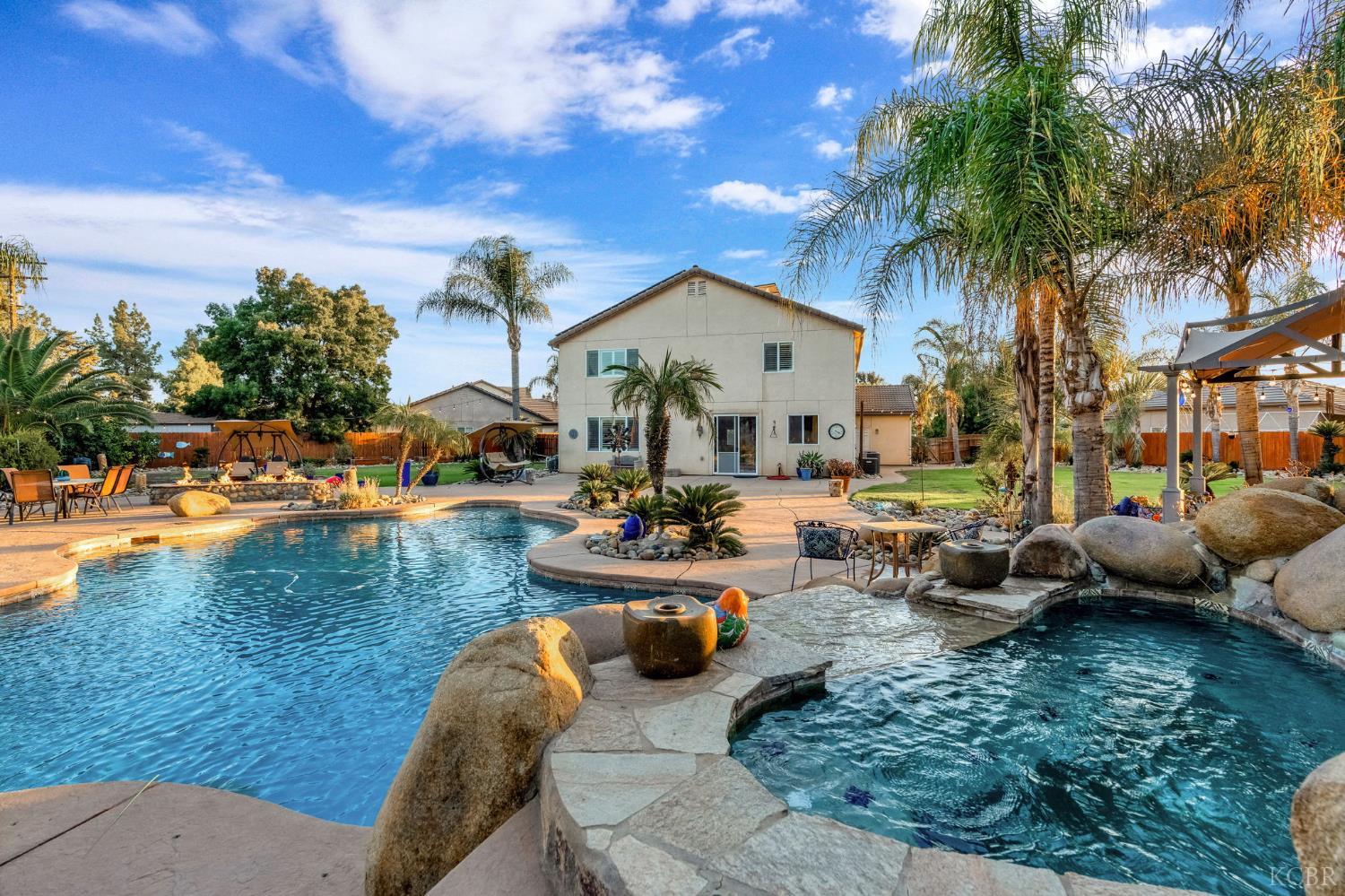 2097 N Zinfandel Dr, Hanford, CA 93230