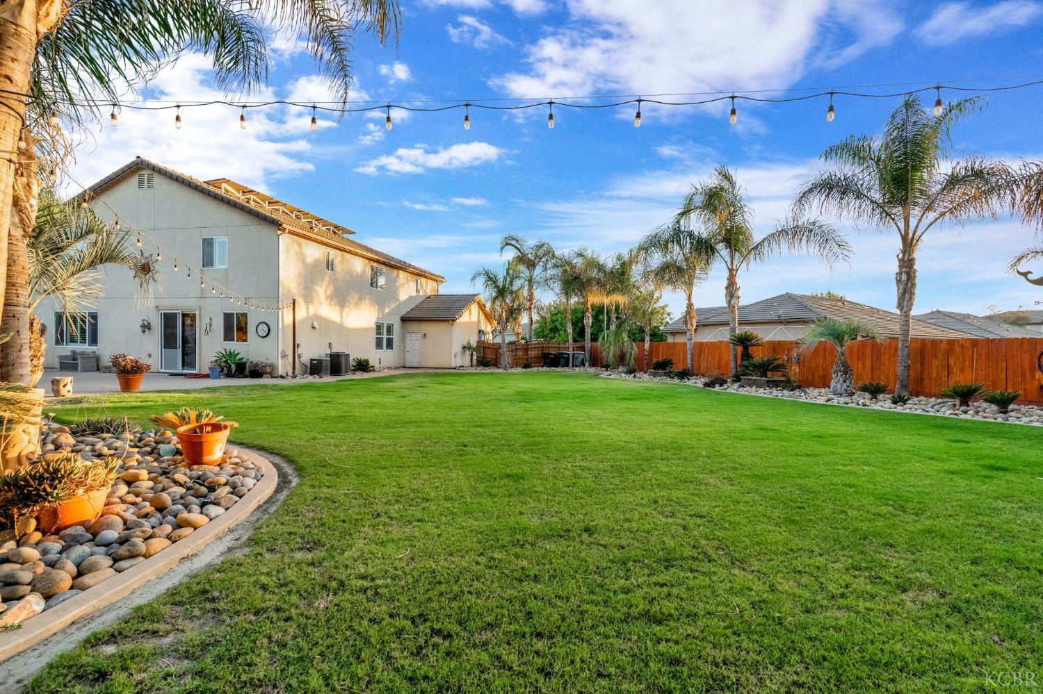 2097 N Zinfandel Dr, Hanford, CA 93230