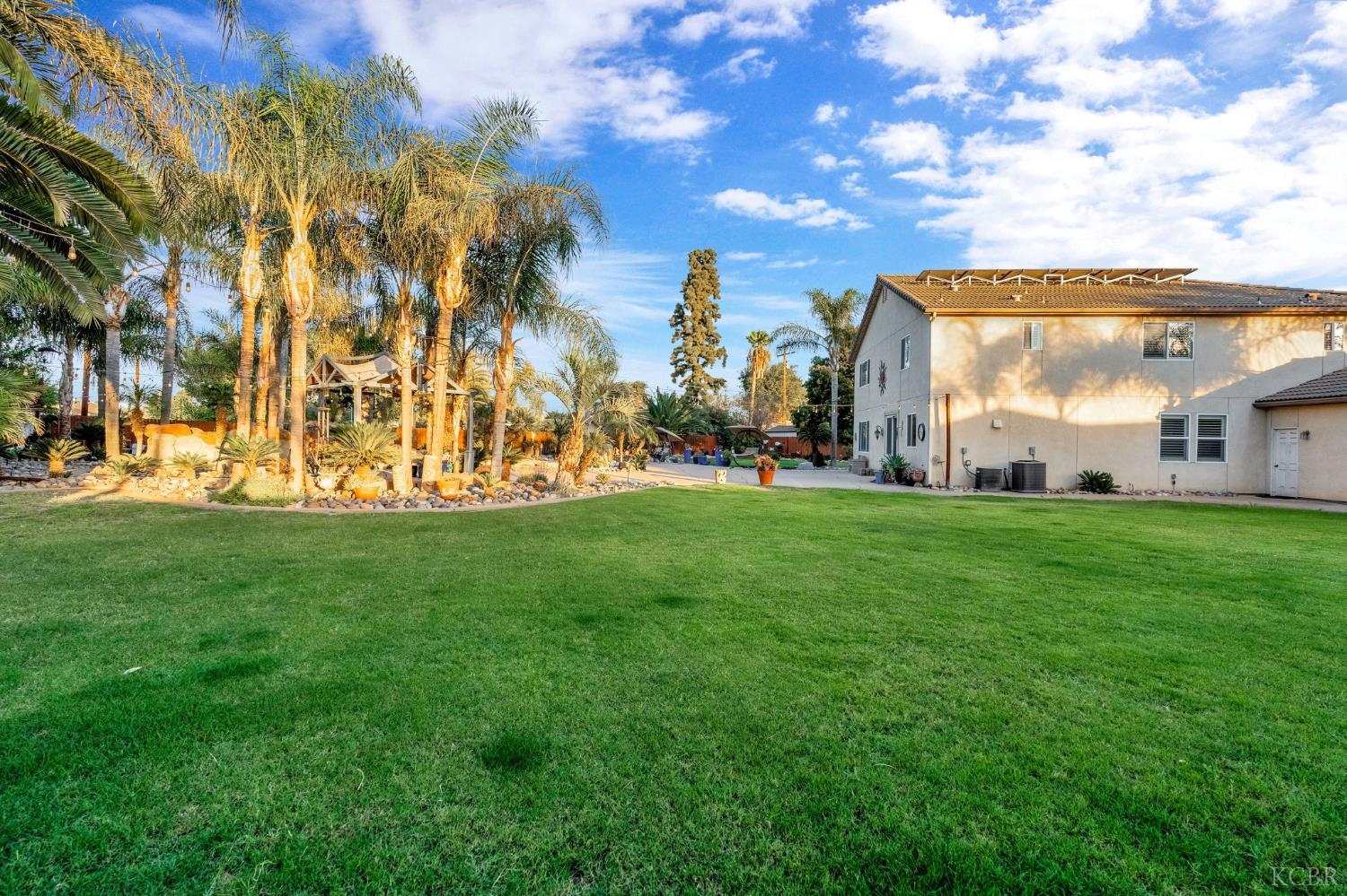 2097 N Zinfandel Dr, Hanford, CA 93230