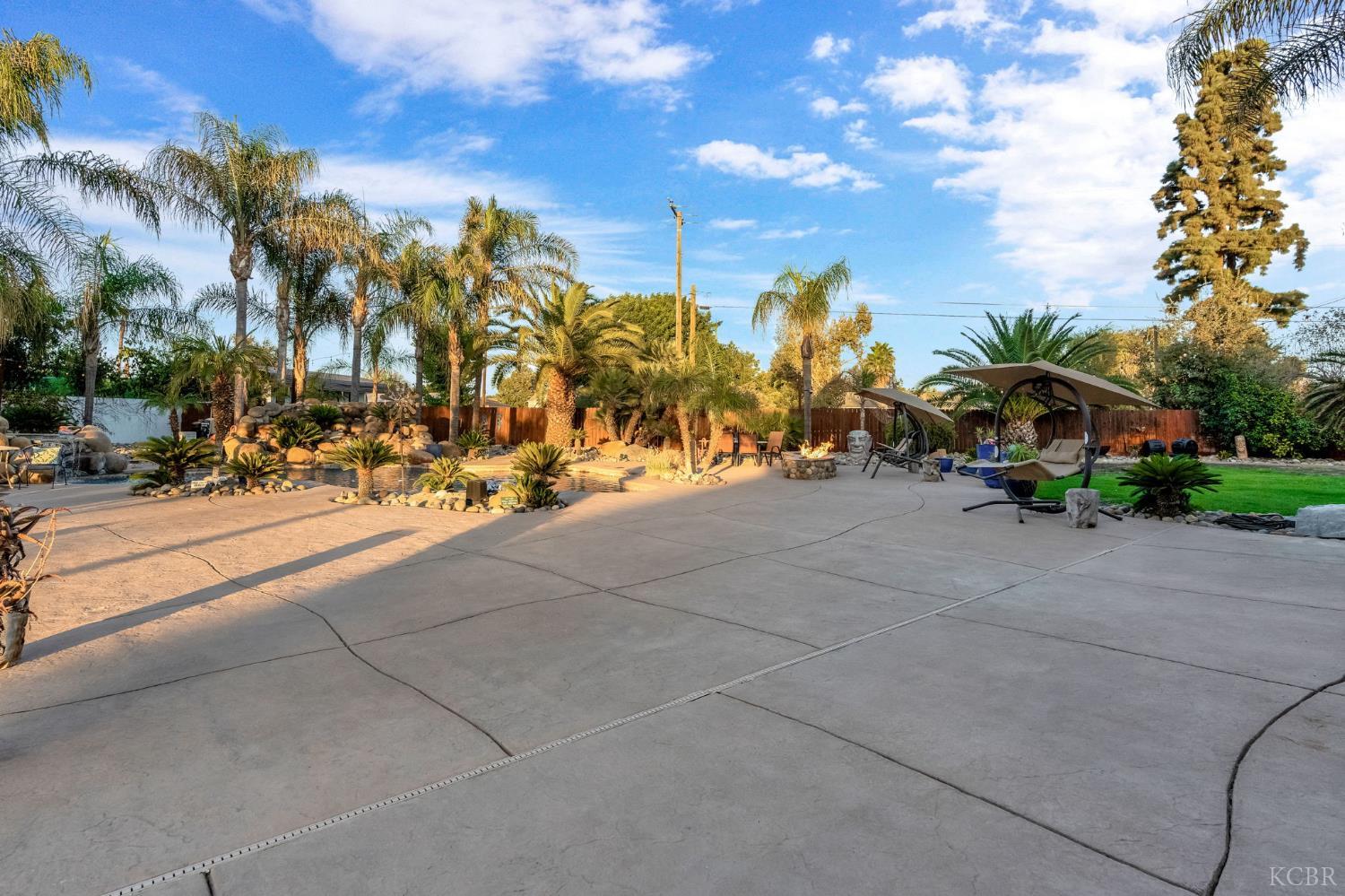 2097 N Zinfandel Dr, Hanford, CA 93230