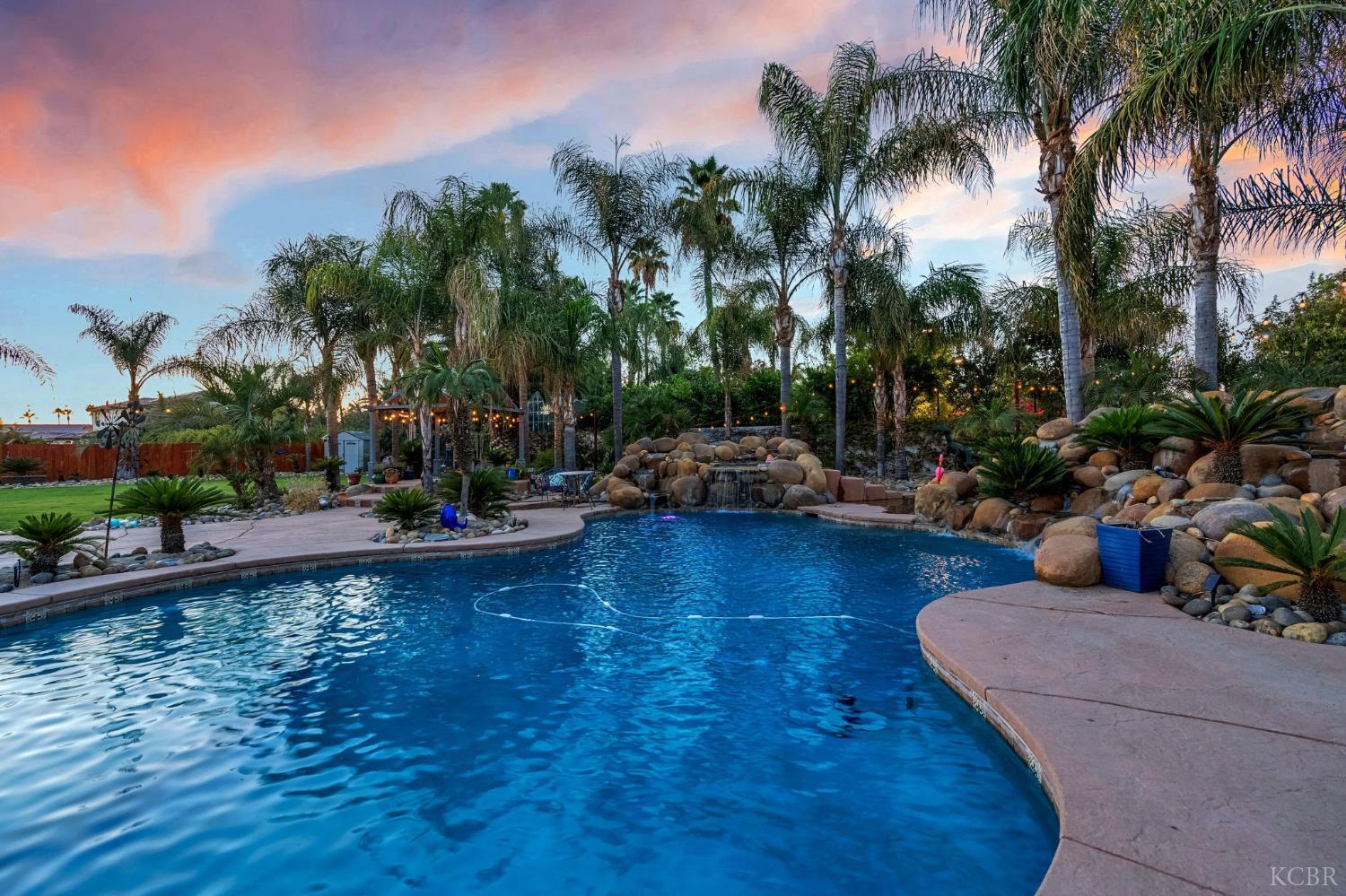 2097 N Zinfandel Dr, Hanford, CA 93230