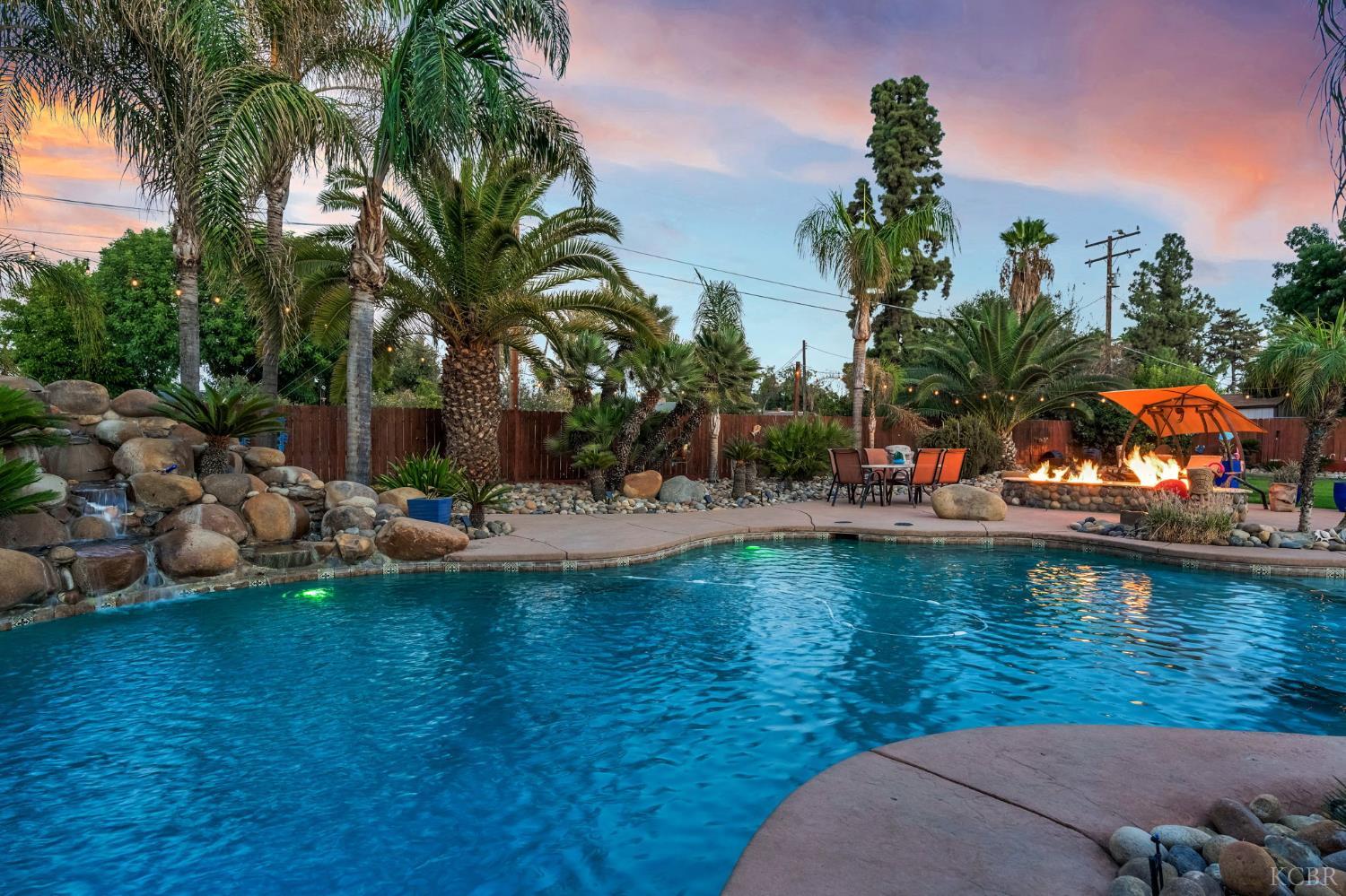 2097 N Zinfandel Dr, Hanford, CA 93230