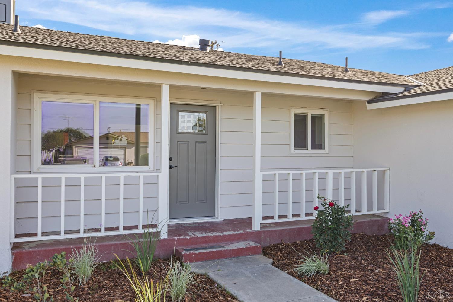 1075 Cypress Ln, Lemoore, CA 93245