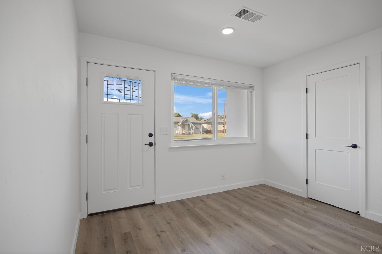 1075 Cypress Ln, Lemoore, CA 93245