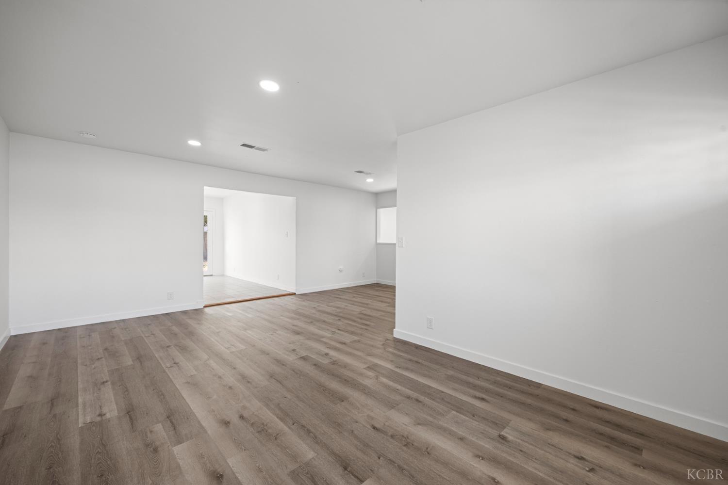 1075 Cypress Ln, Lemoore, CA 93245